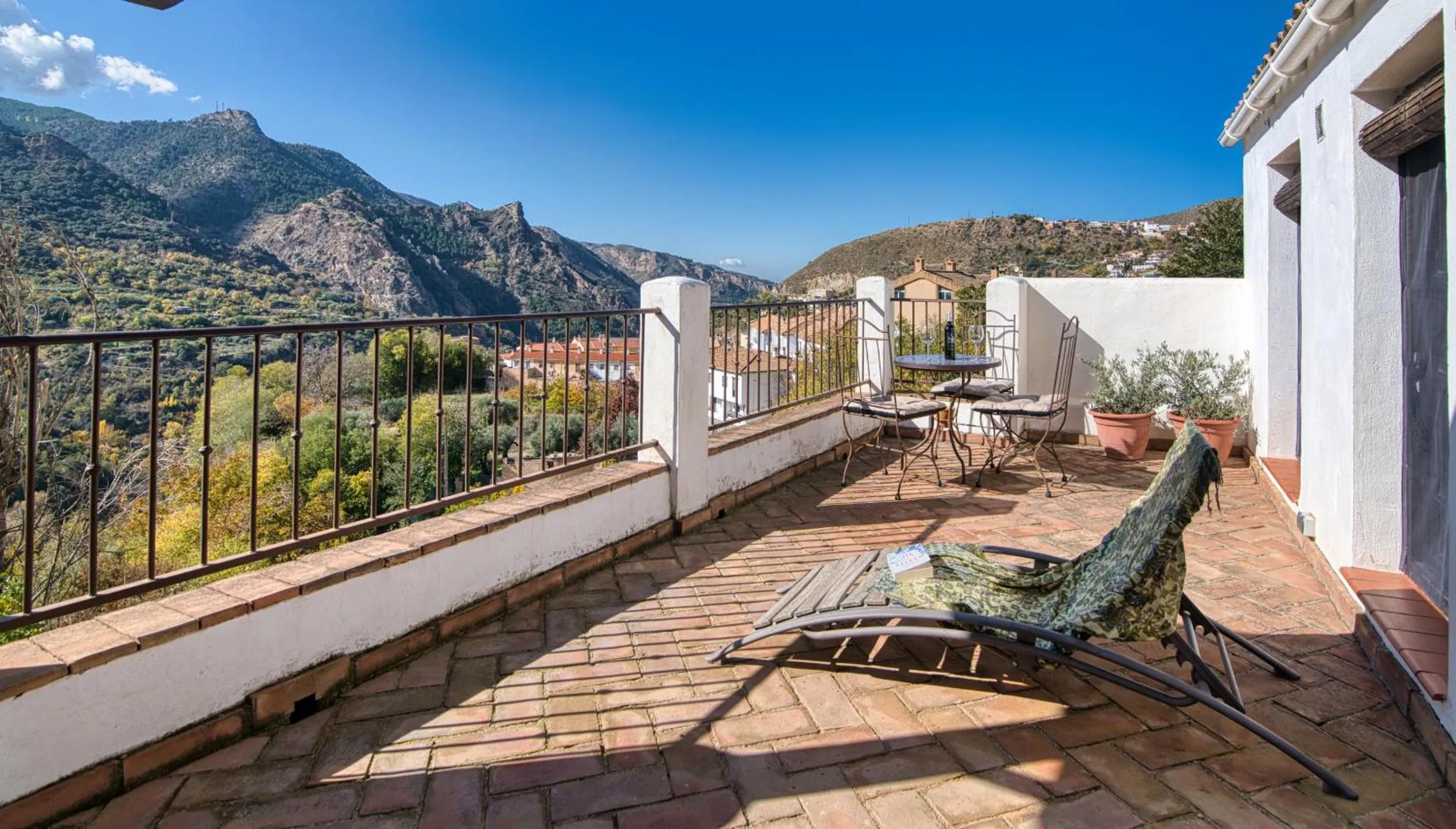 Day in Casa Rural Arroyo de la Greda, your perfect base for activities in Sierra Nevada and Granada
