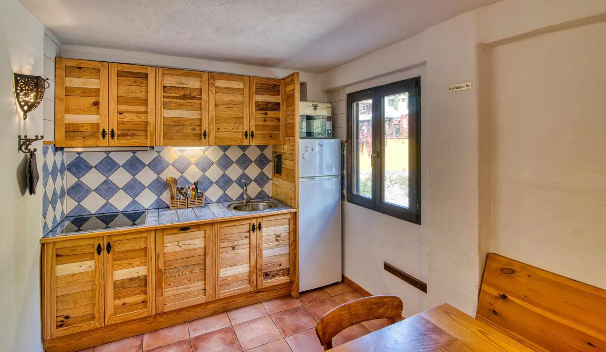 Kitchen or kitchenette in Casa Rural Arroyo de la Greda, your perfect base for activities in Sierra Nevada and Granada