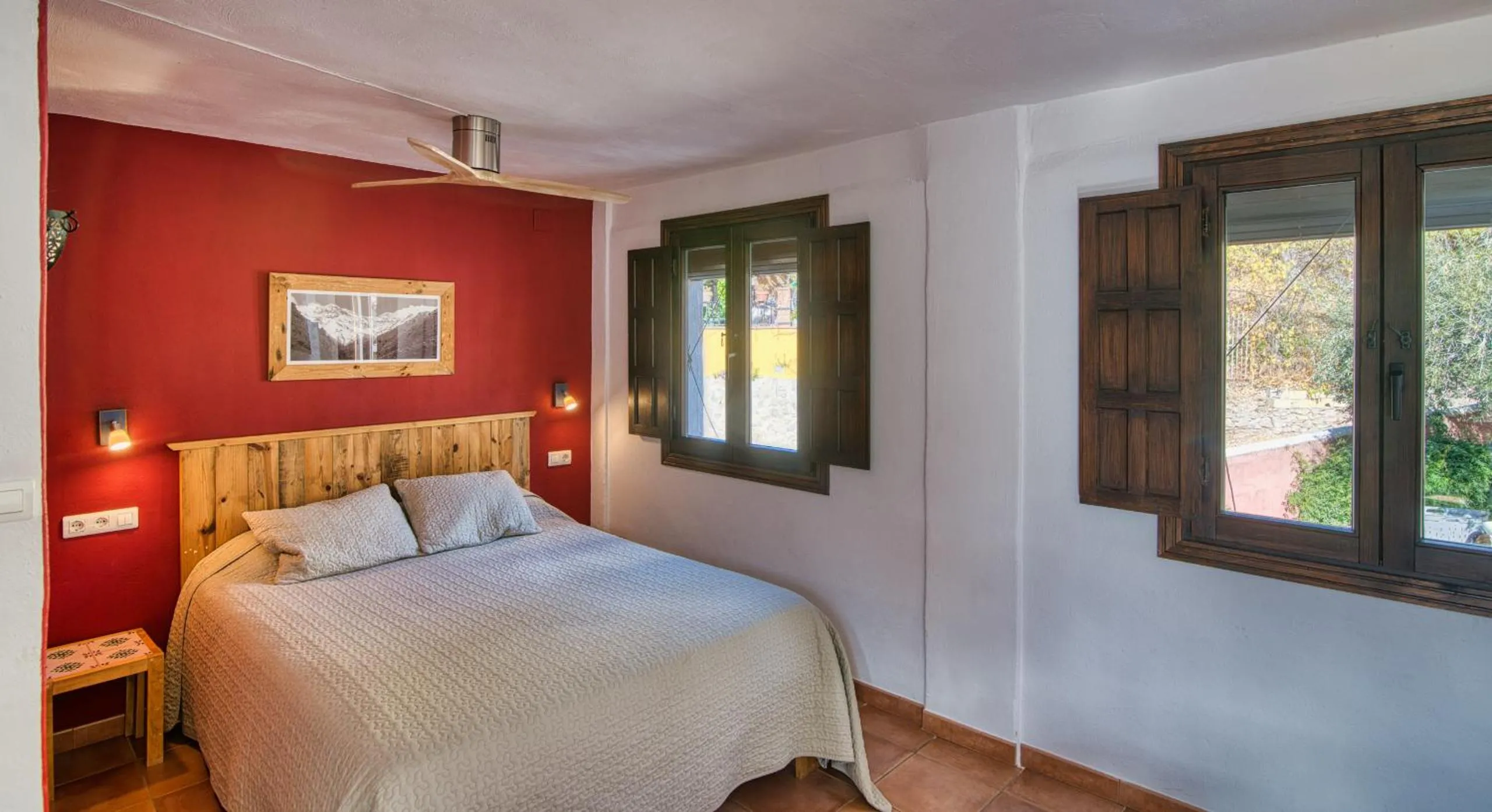Bed in Casa Rural Arroyo de la Greda, your perfect base for activities in Sierra Nevada and Granada