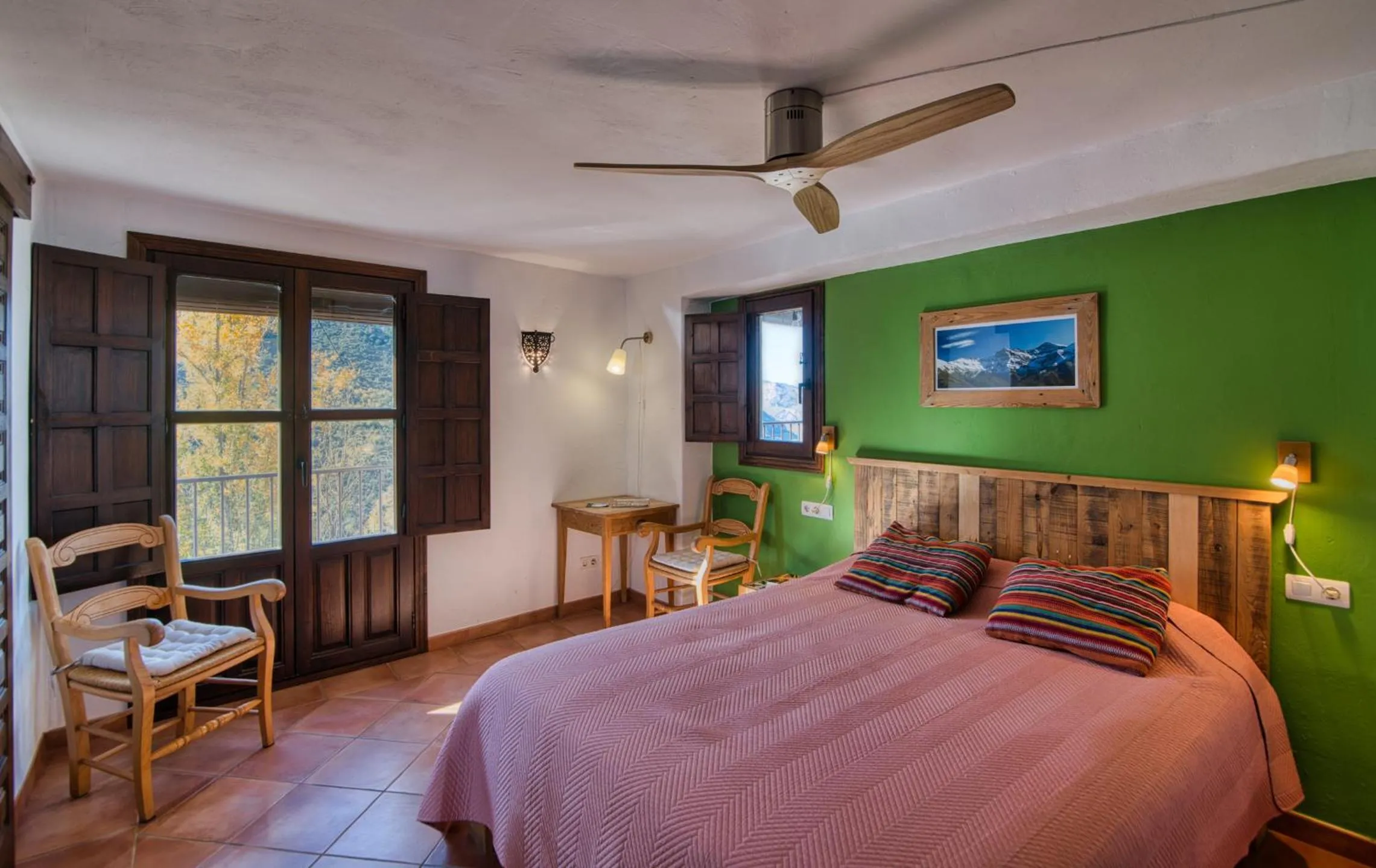 Bed in Casa Rural Arroyo de la Greda, your perfect base for activities in Sierra Nevada and Granada