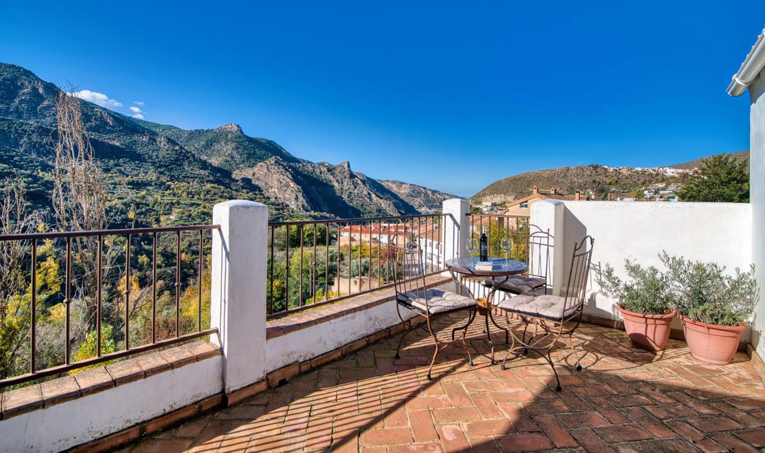 Property building in Casa Rural Arroyo de la Greda, your perfect base for activities in Sierra Nevada and Granada