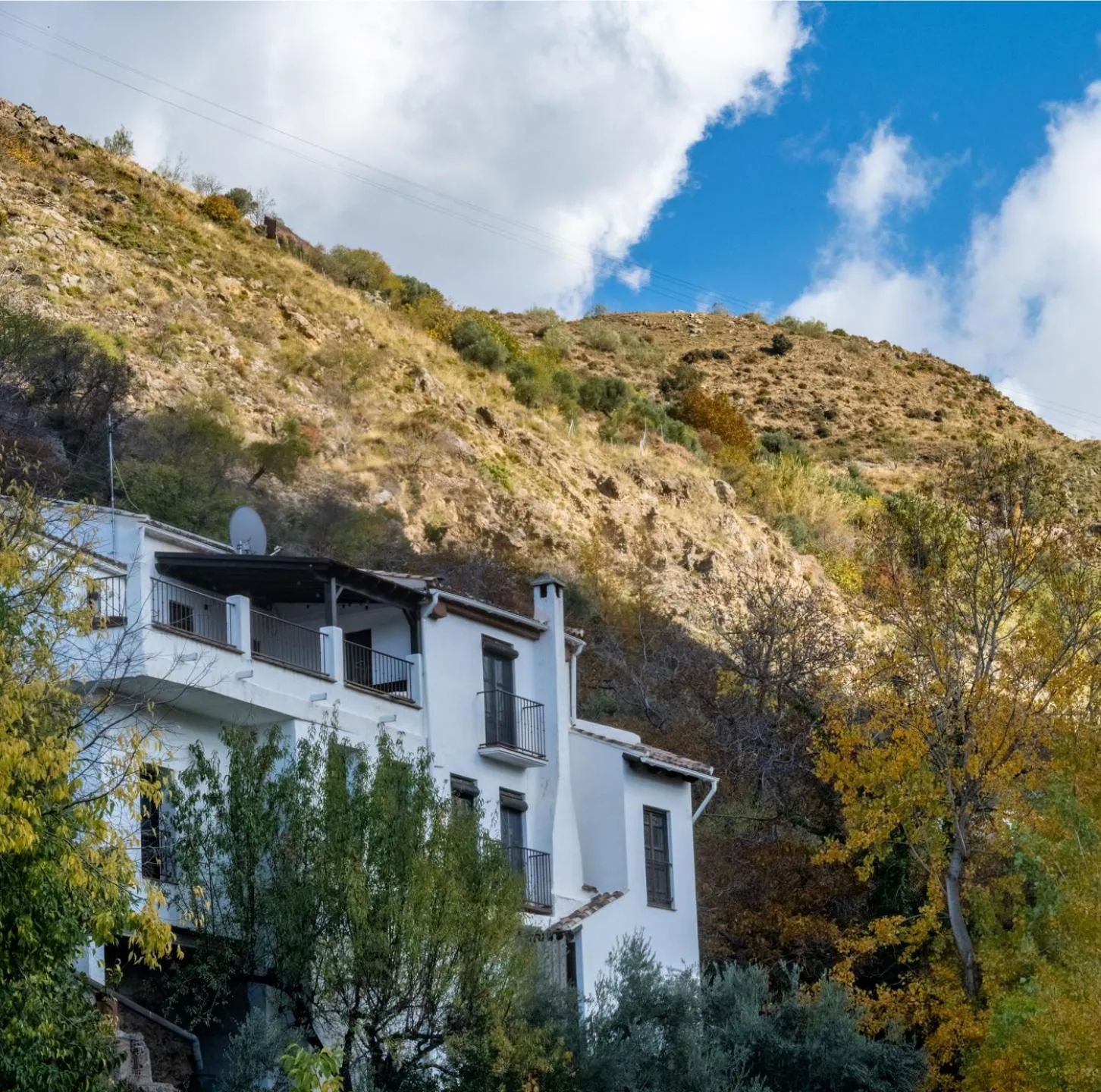 Property building in Casa Rural Arroyo de la Greda, your perfect base for activities in Sierra Nevada and Granada