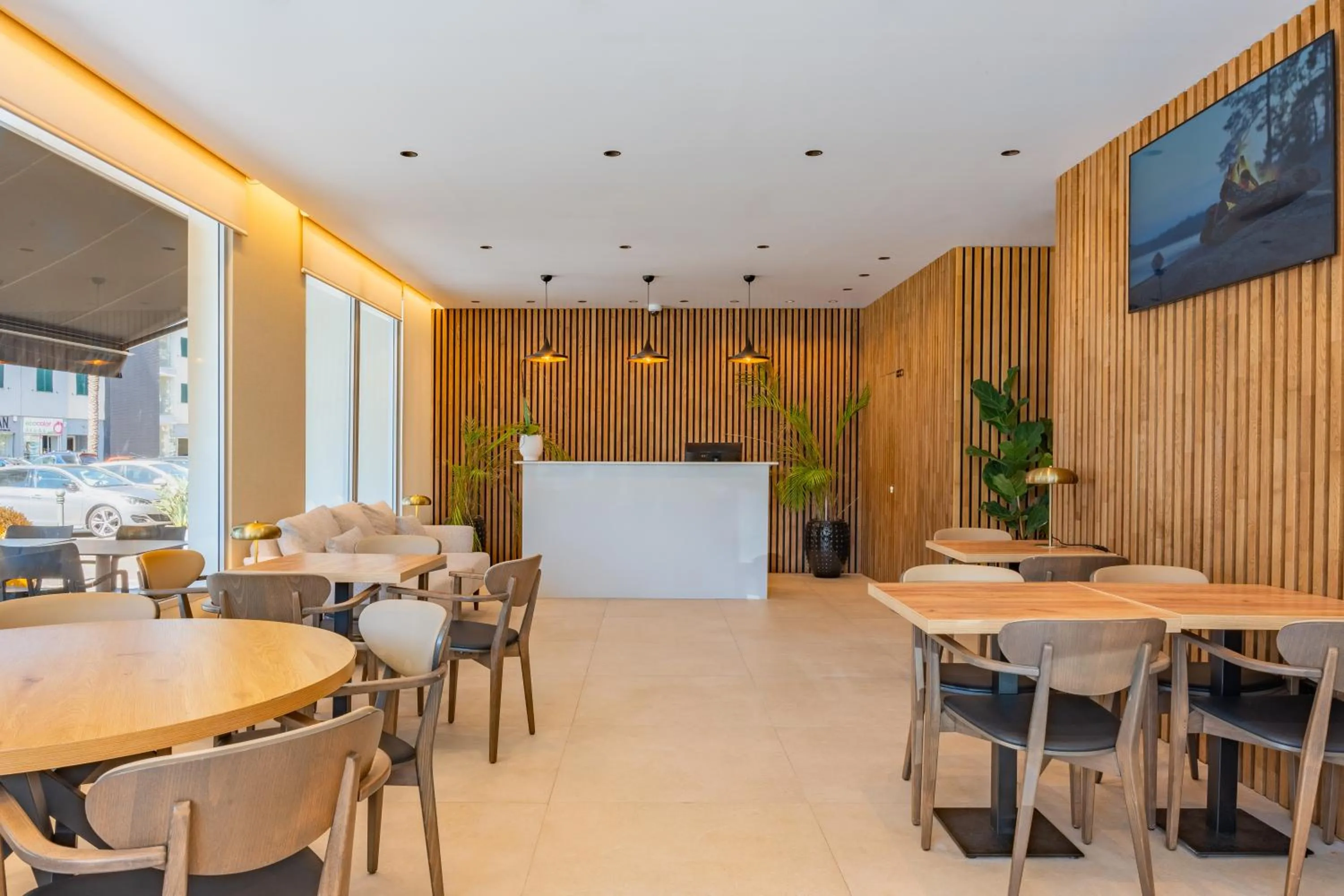 Restaurant/places to eat in Vila Baleira Residence