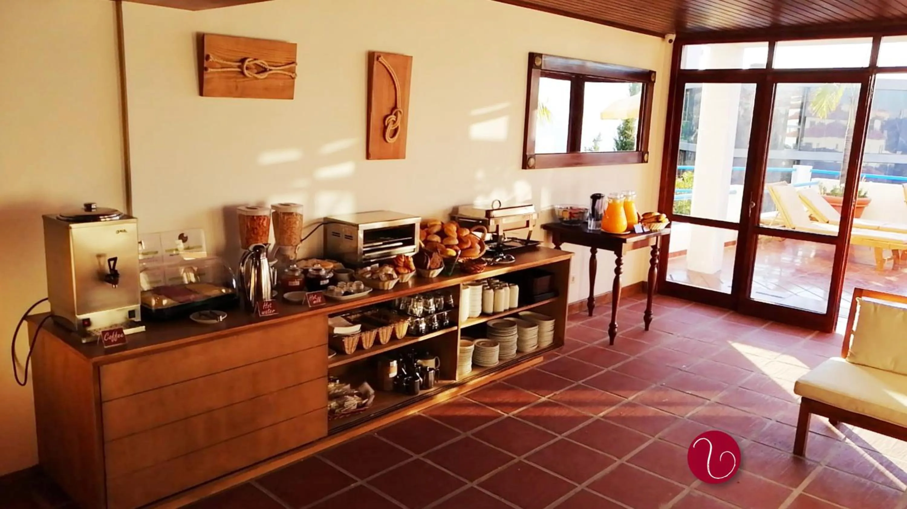 Buffet breakfast in GuestHouse Vila Lusitania