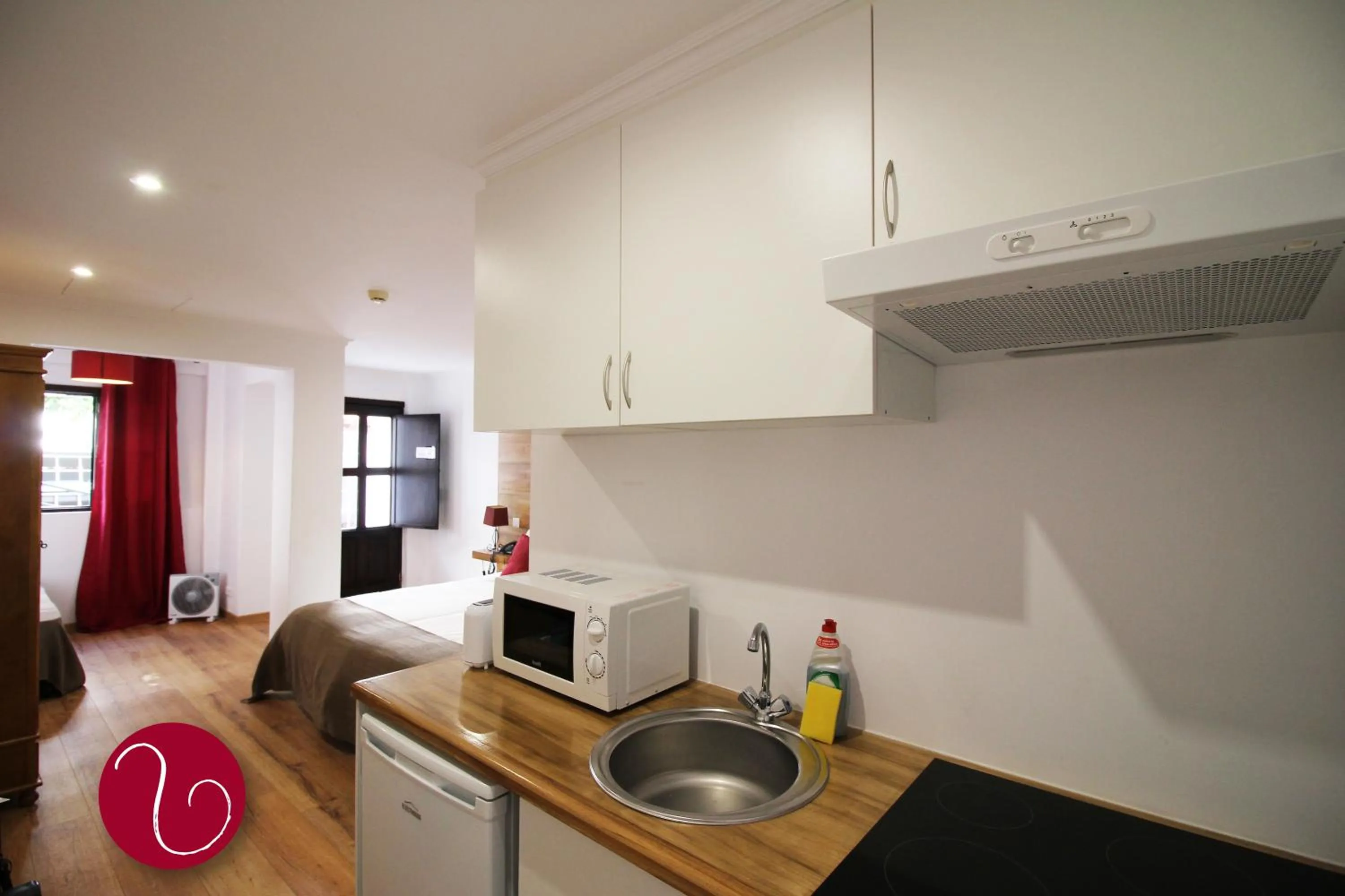 Kitchen or kitchenette in GuestHouse Vila Lusitania