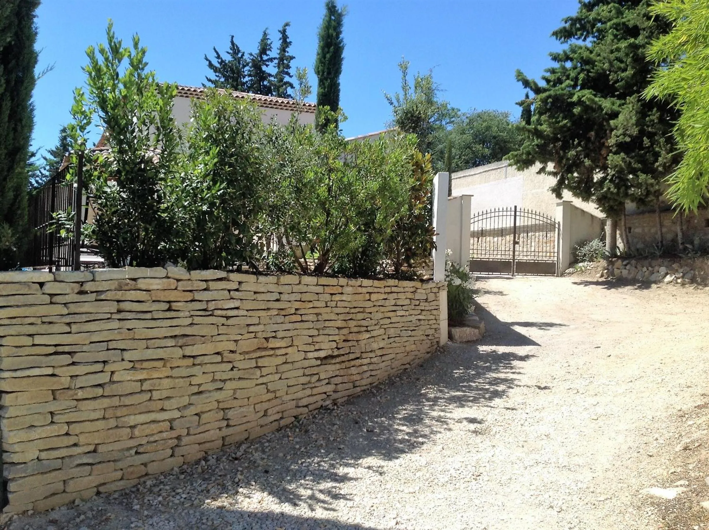 Facade/entrance in Lousoan