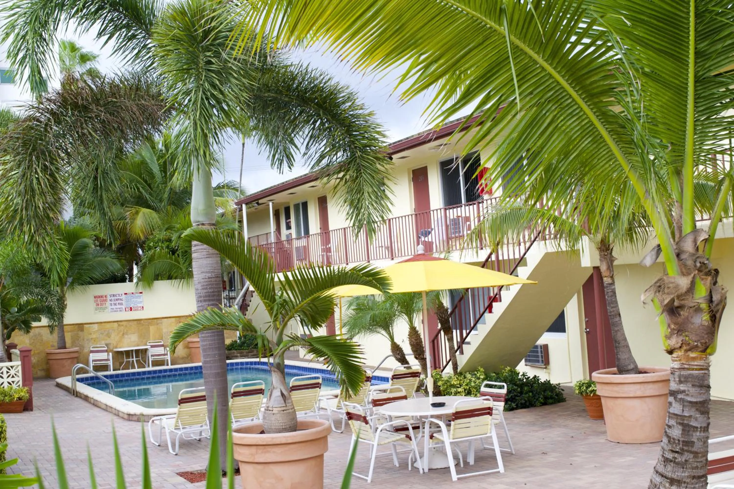 Swimming pool in Surf Side Resort