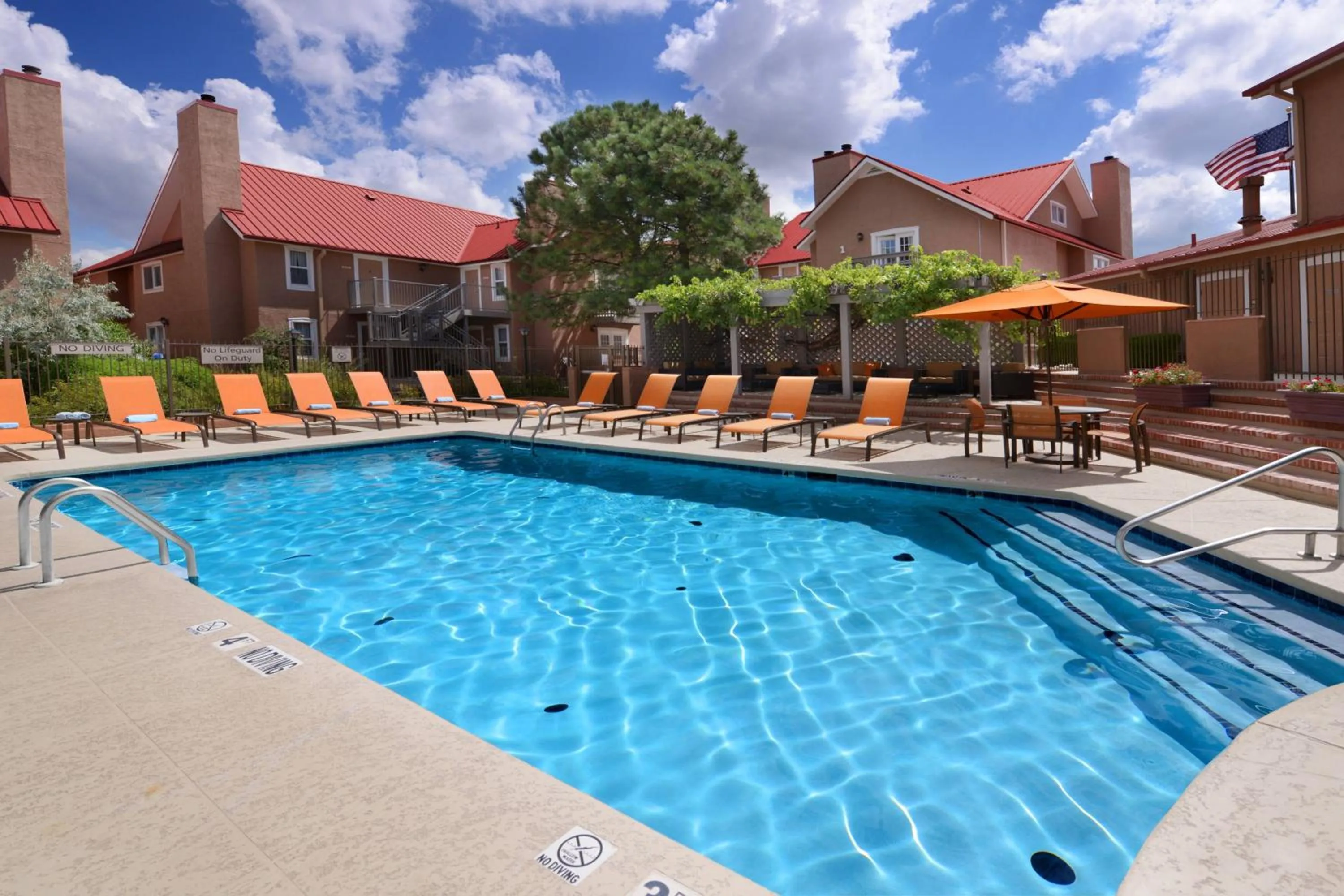 Swimming pool in Residence Inn Santa Fe