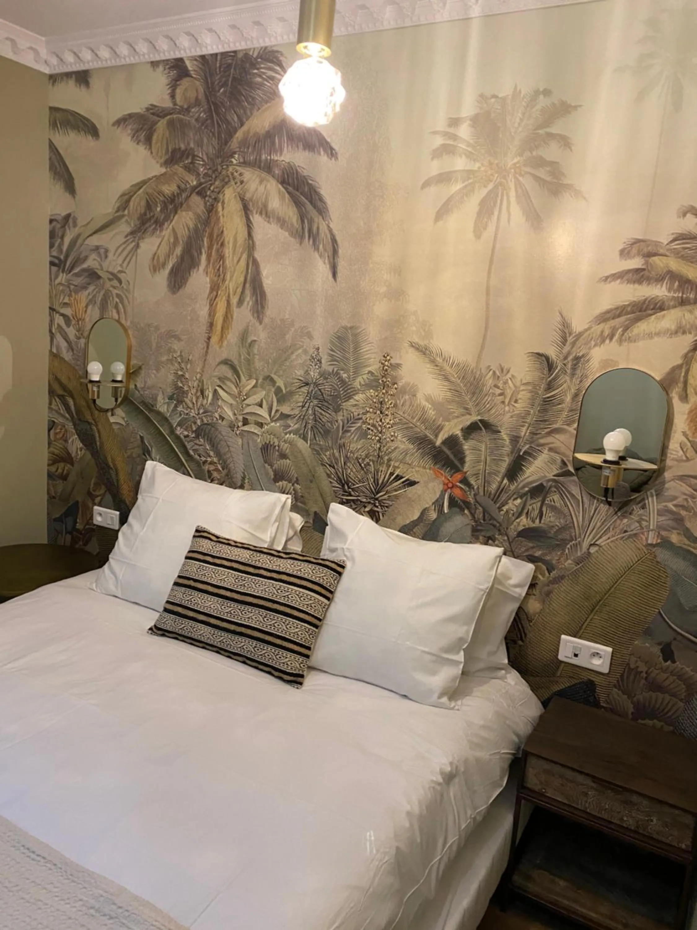 Bed in Le Grand Albert 1er