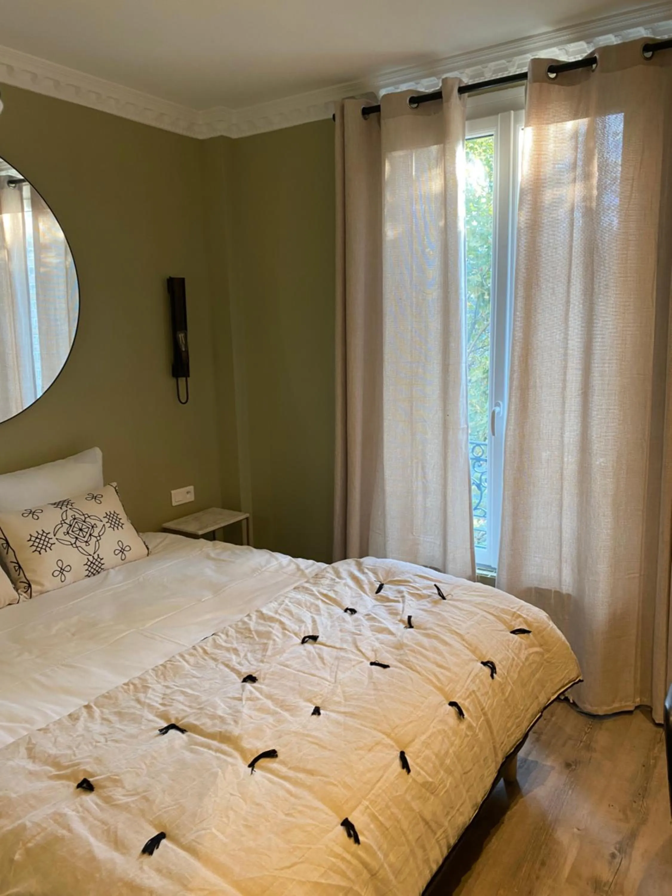 Bed in Le Grand Albert 1er