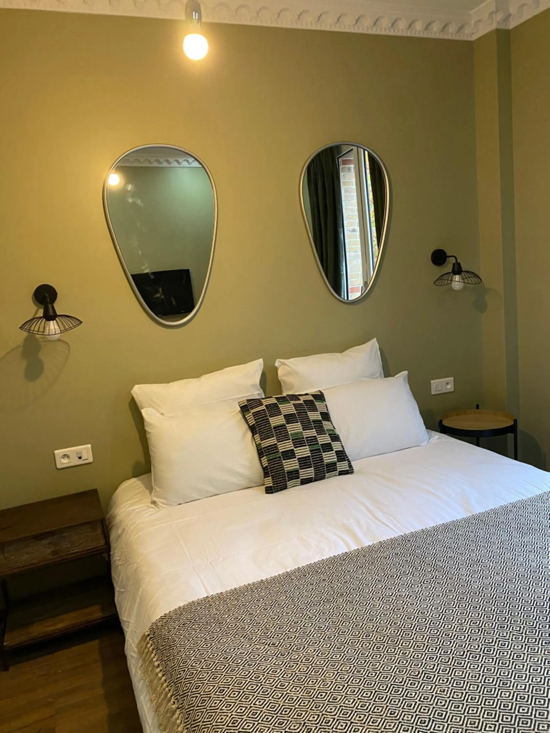 Bed in Le Grand Albert 1er