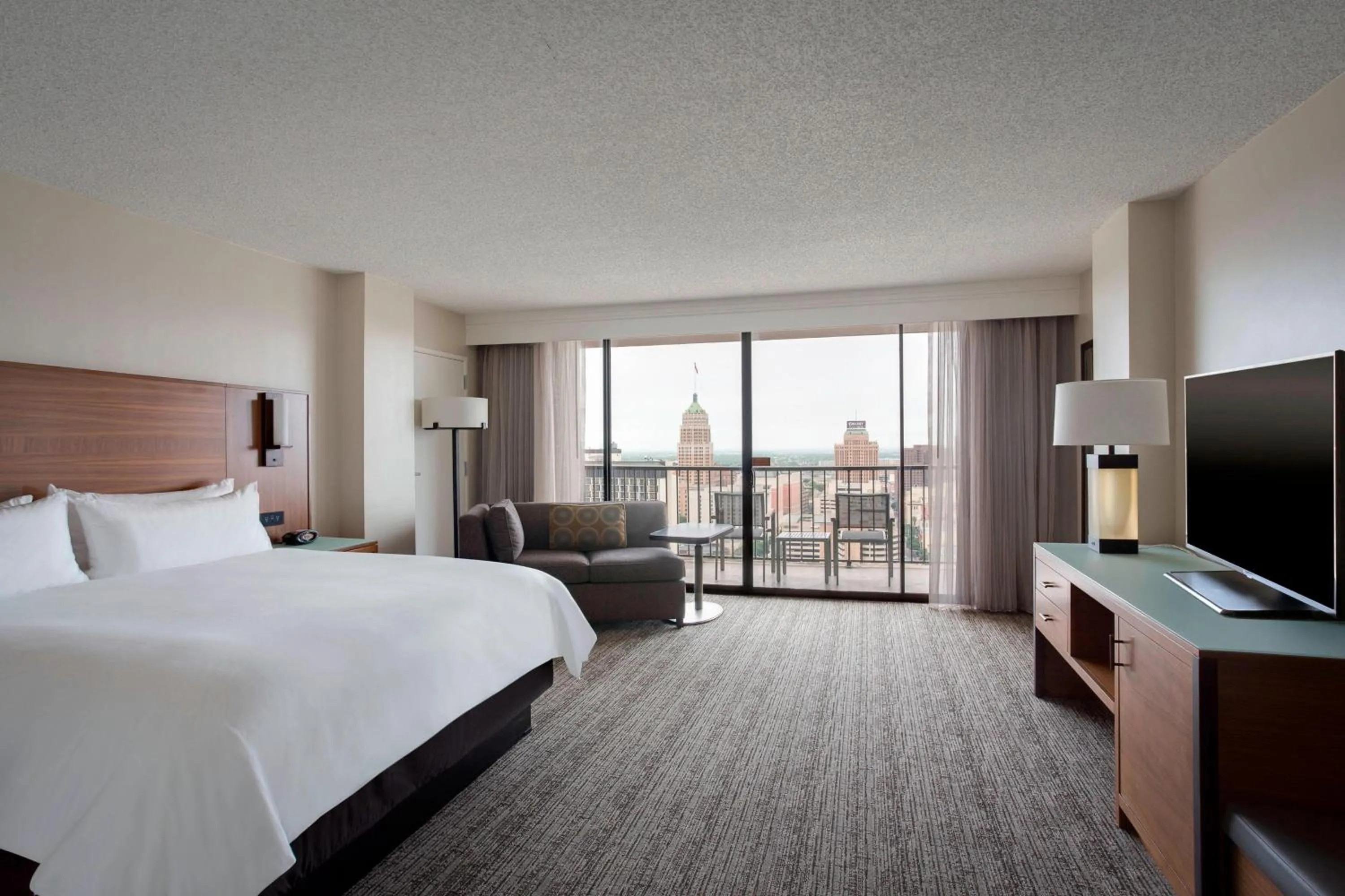 Photo of the whole room, Bed in San Antonio Marriott Riverwalk