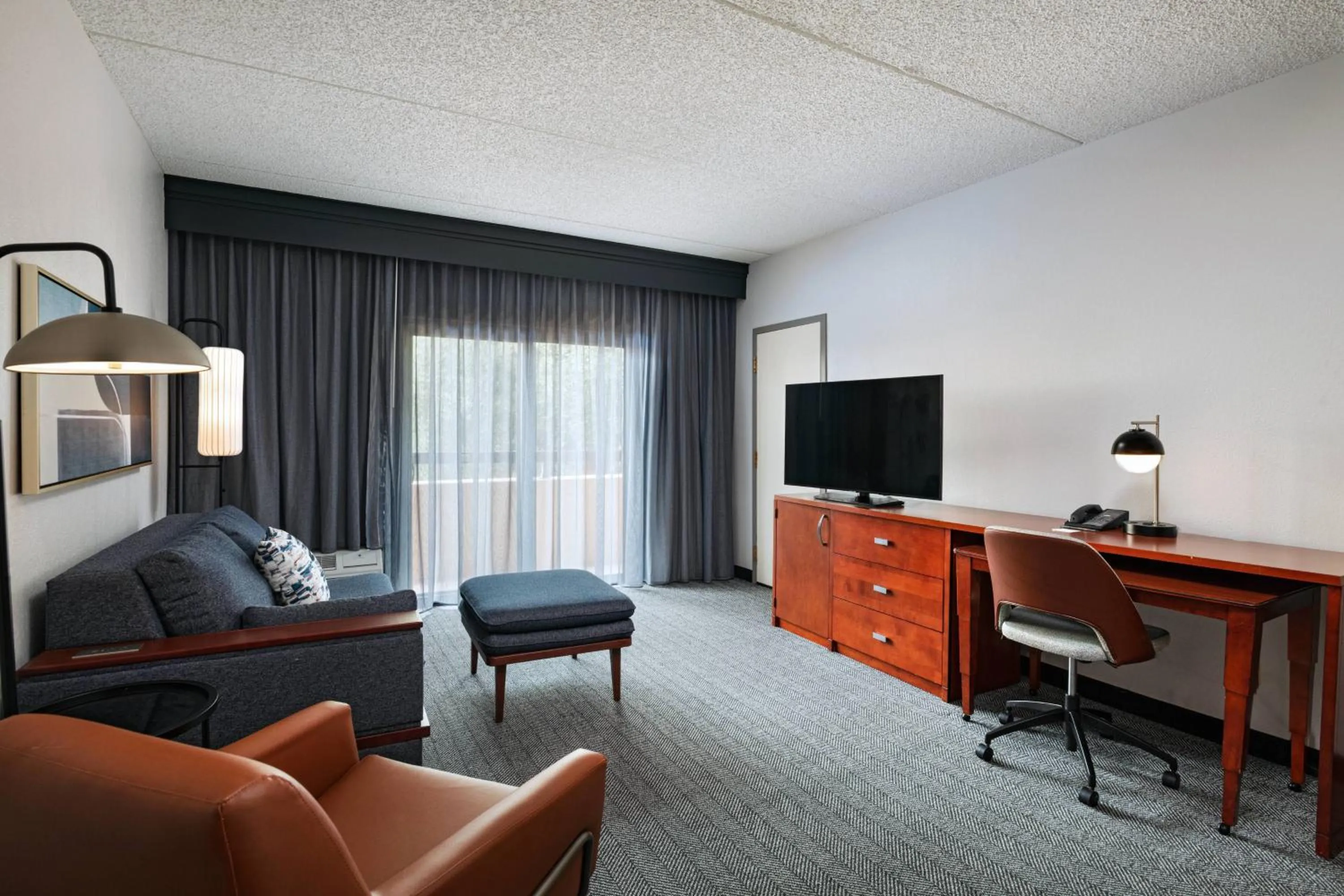 Living room in Courtyard by Marriott San Antonio Medical Center