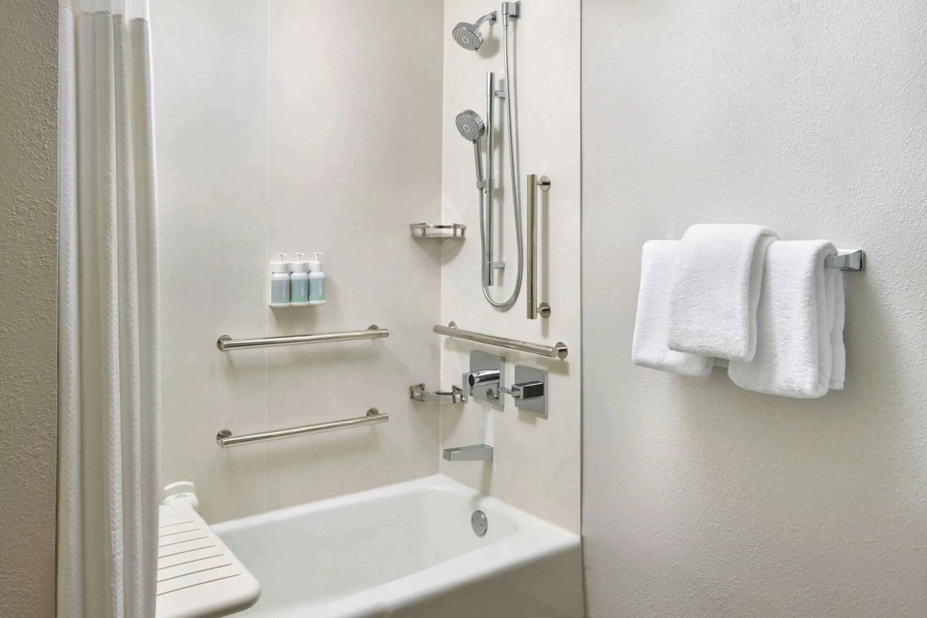Bathroom in Courtyard by Marriott San Antonio Medical Center