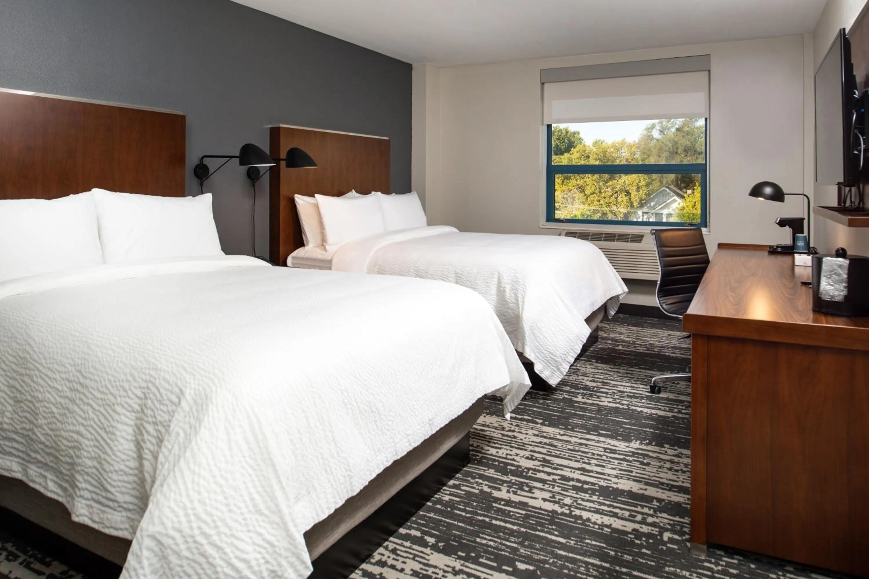 Photo of the whole room in Four Points by Sheraton Omaha Midtown