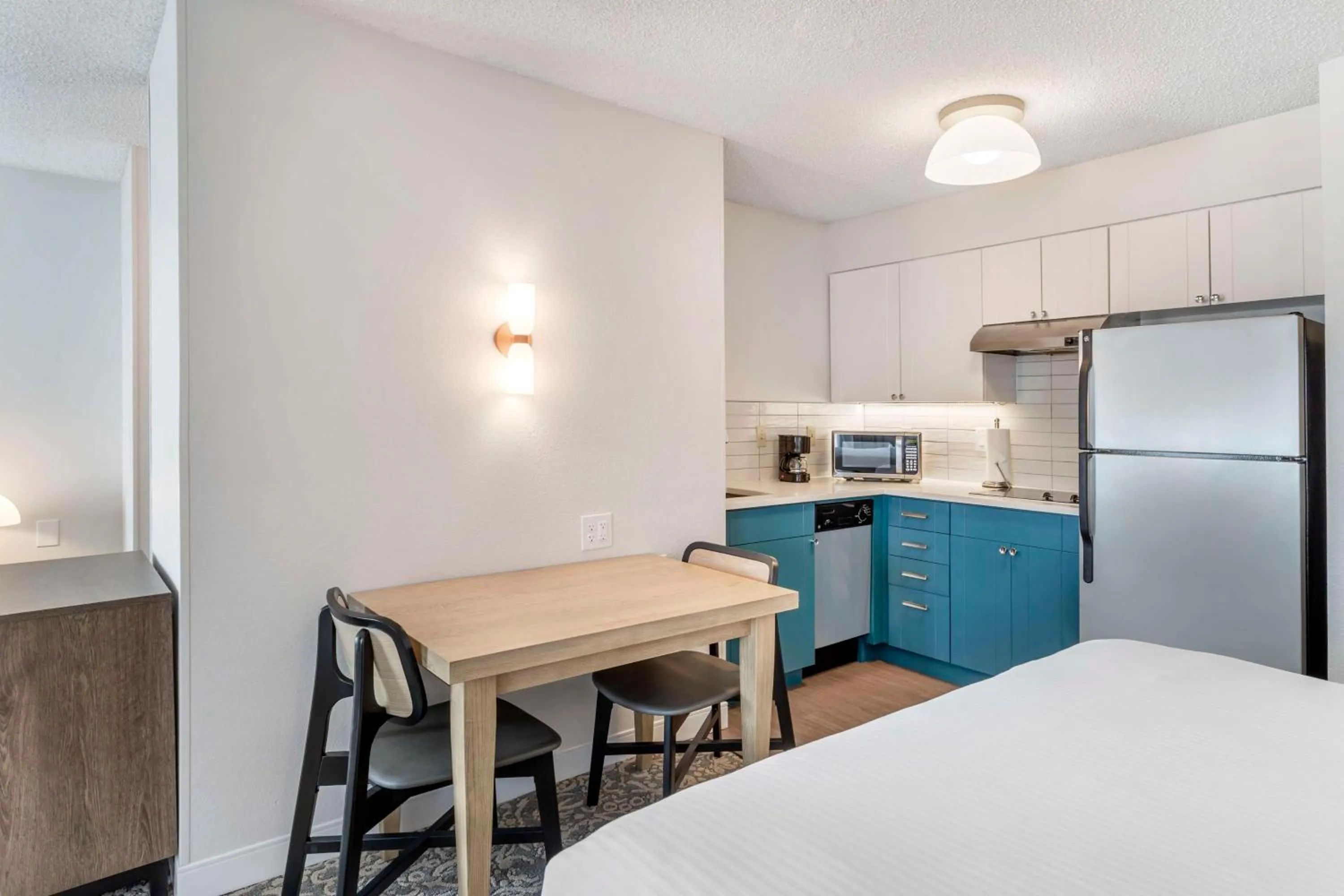 Kitchen or kitchenette in Sonesta ES Suites San Antonio Downtown Alamo Plaza - Newly Renovated