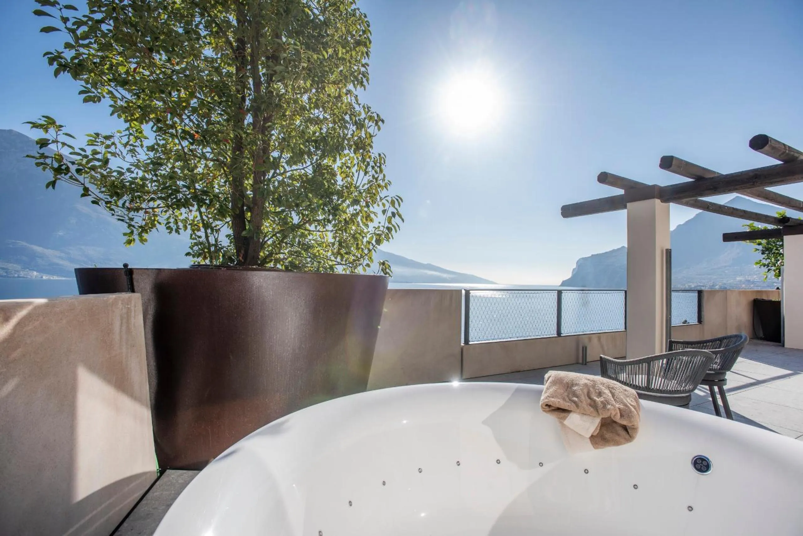 Hot Tub in EALA My Lakeside Dream - Adults Only