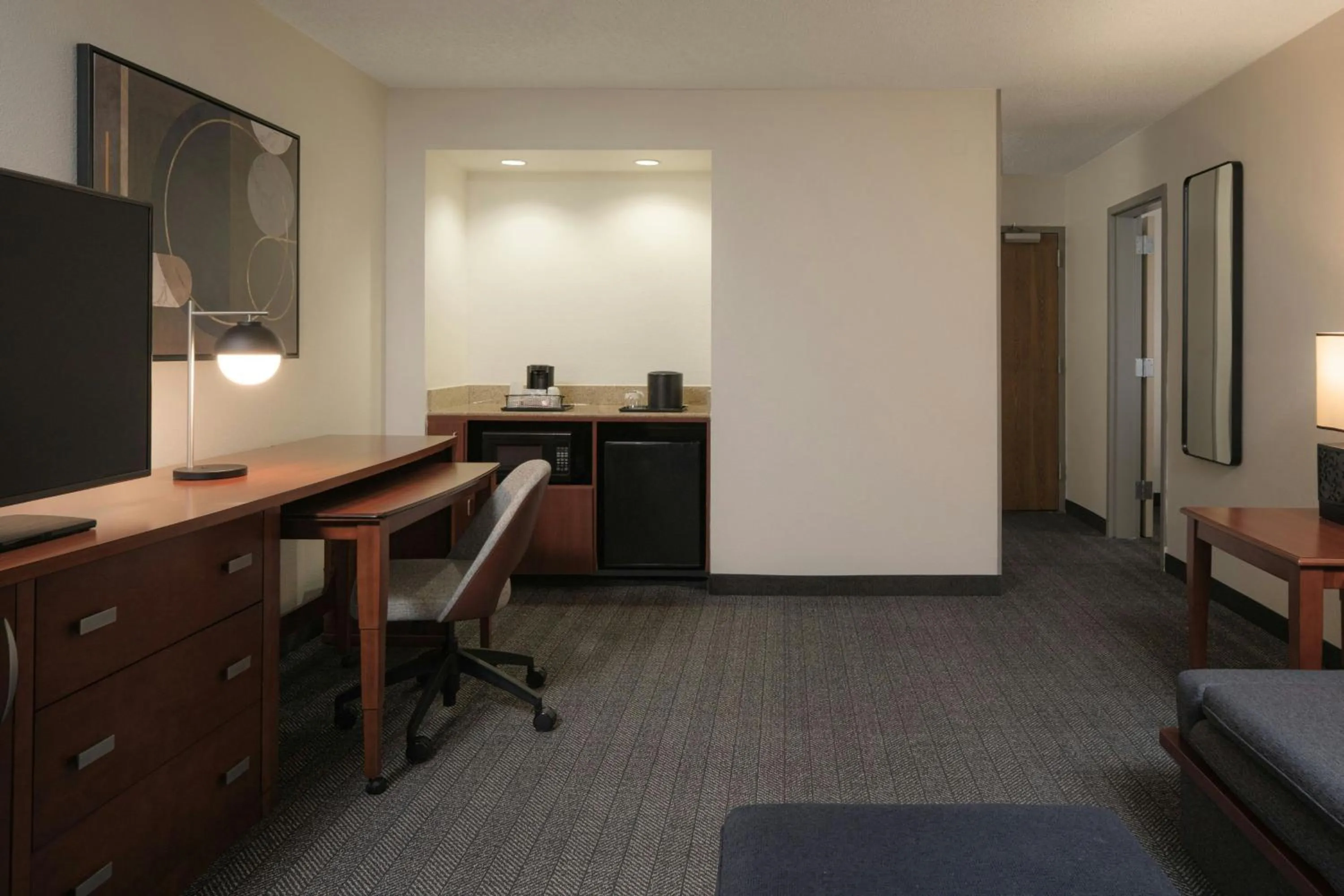 Bedroom in Courtyard by Marriott Louisville East