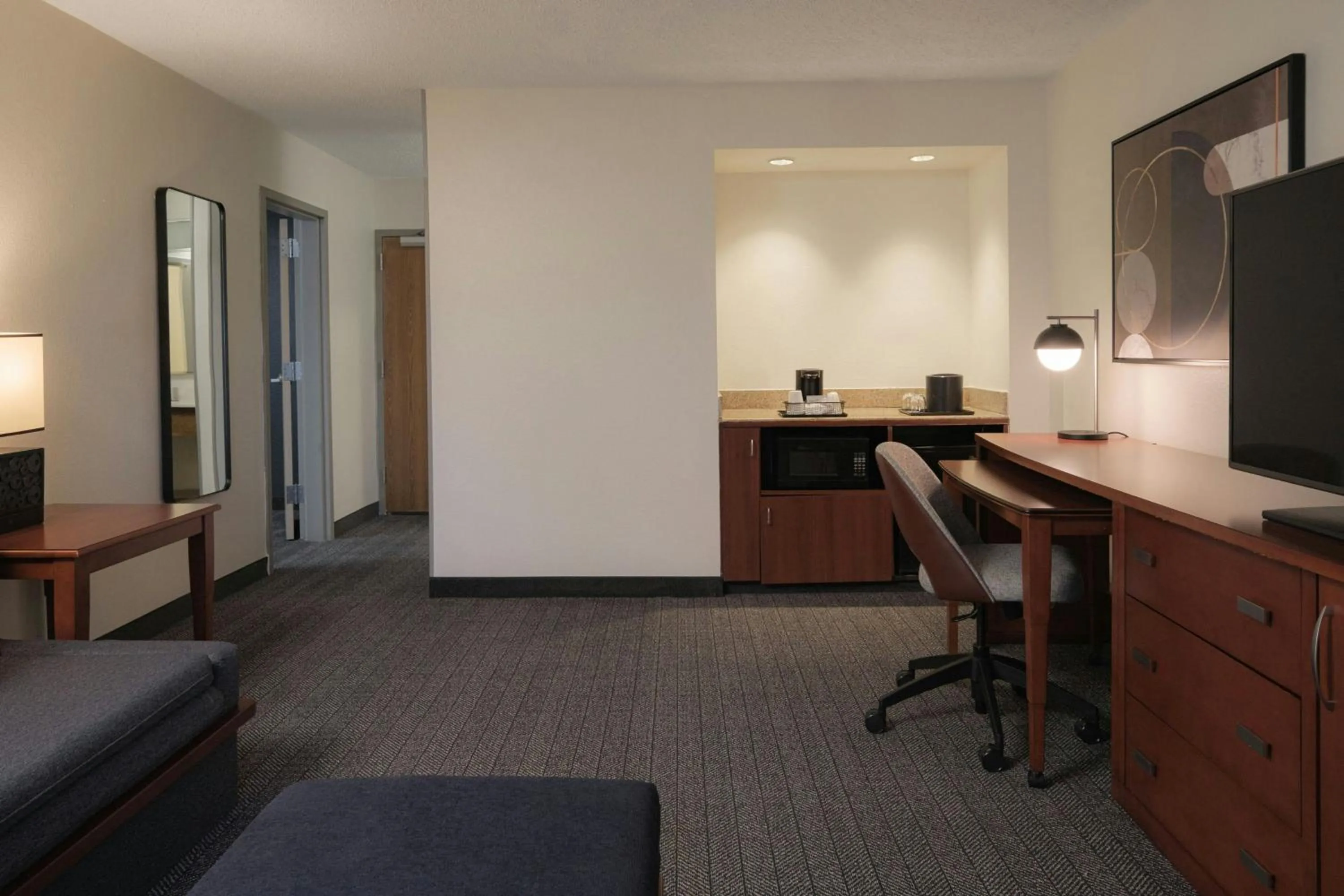 Bedroom in Courtyard by Marriott Louisville East