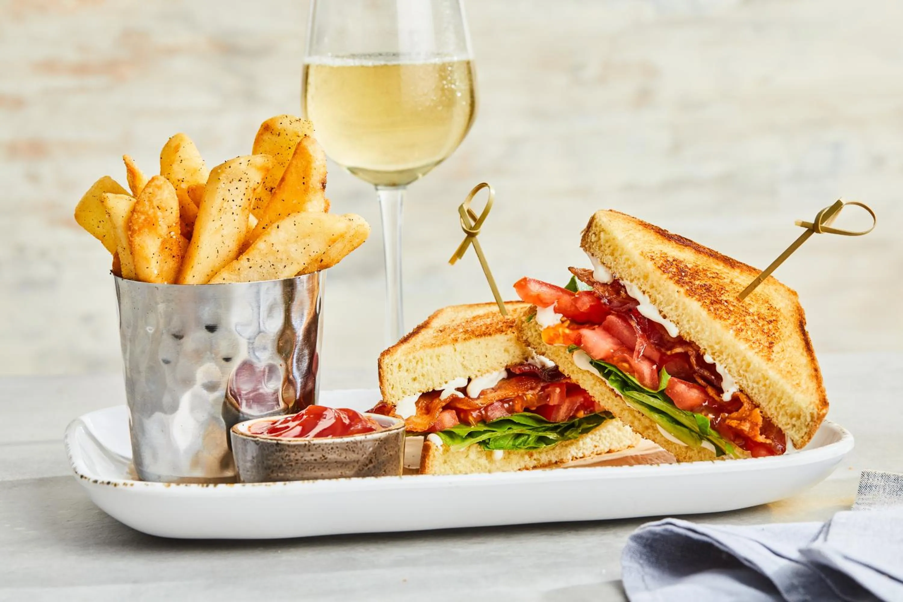 Restaurant/places to eat in Courtyard by Marriott Louisville East