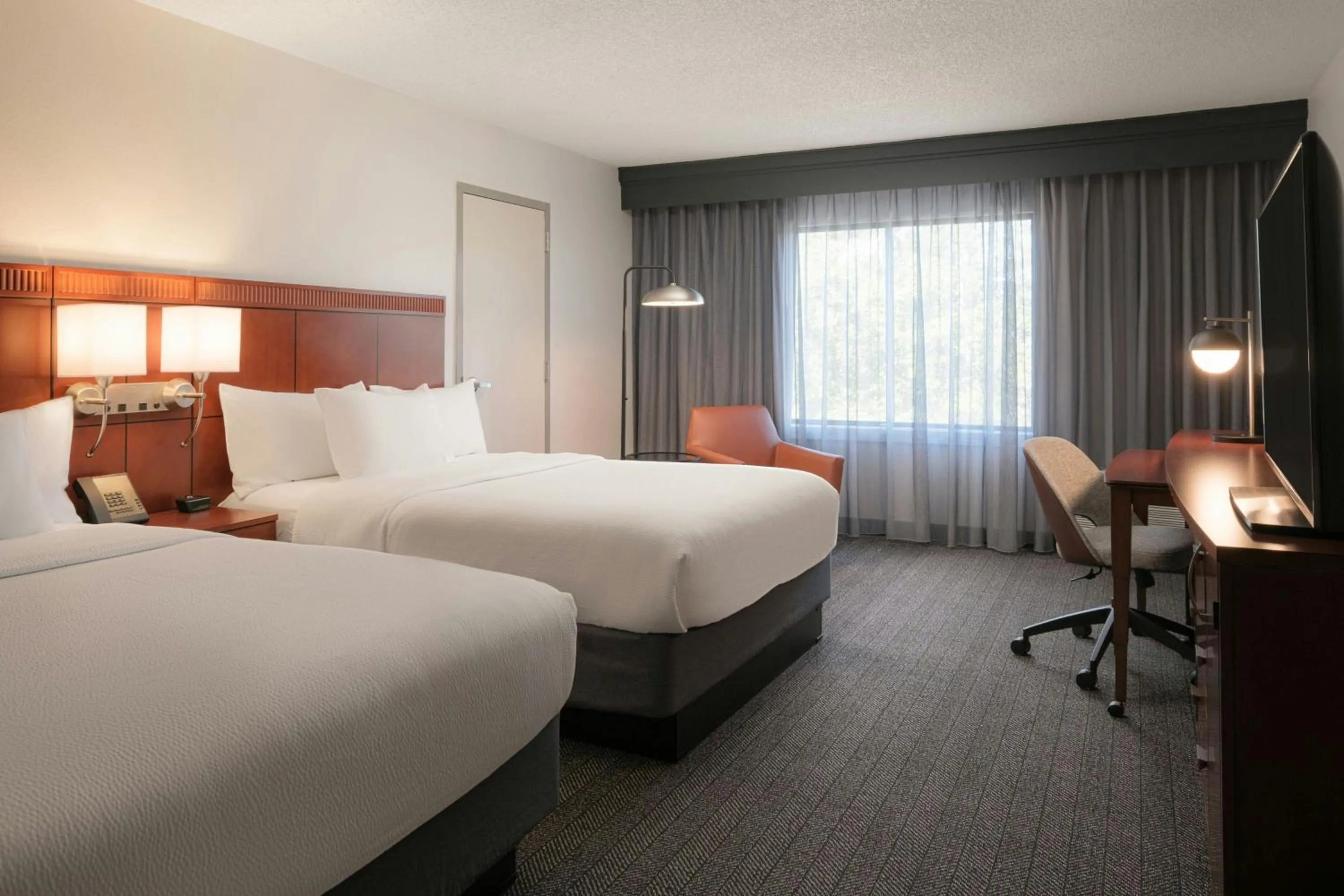 Bedroom, Bed in Courtyard by Marriott Louisville East