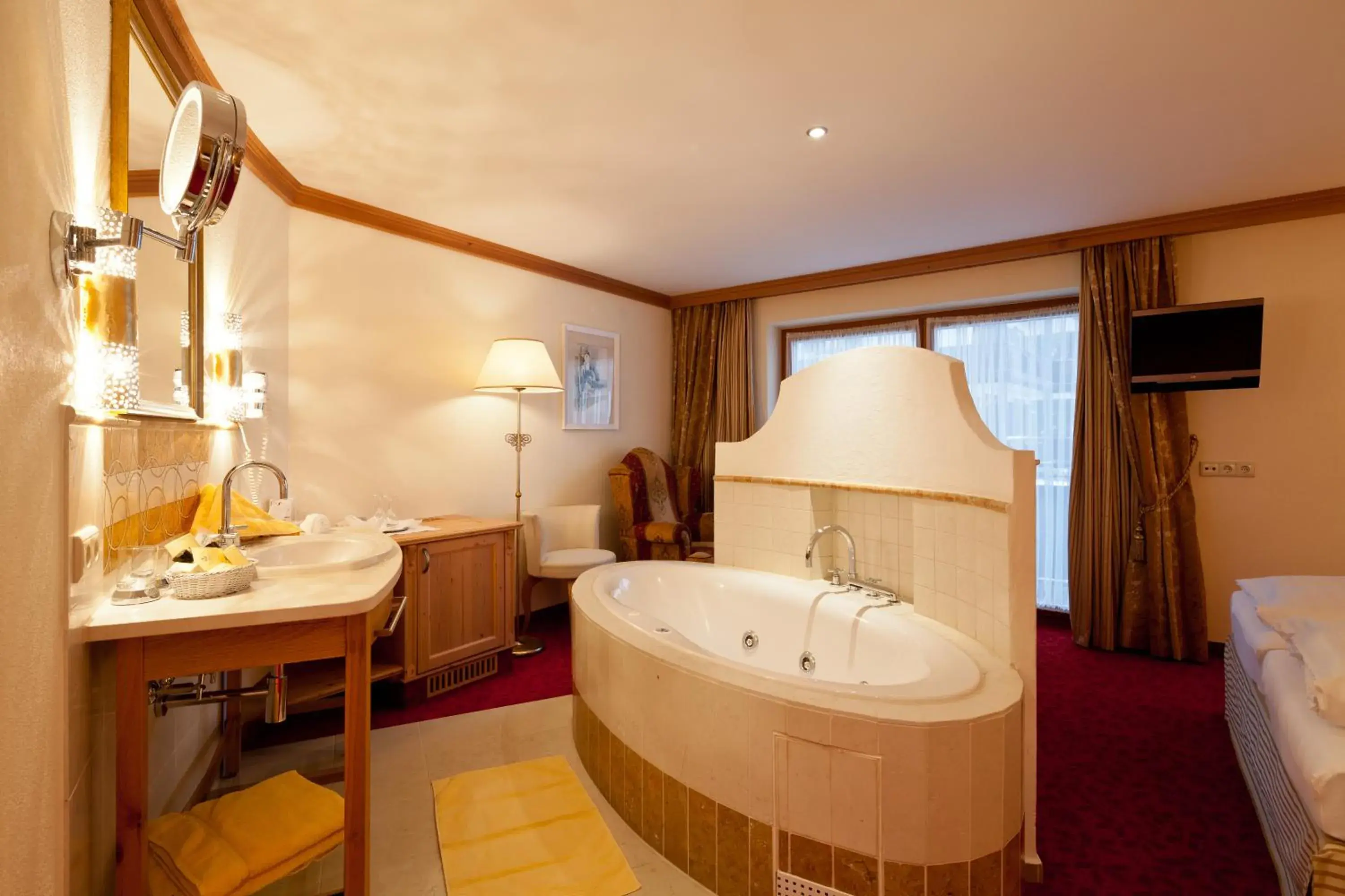 Photo of the whole room, Bathroom in Hotel Solaria Ischgl - 4 superior