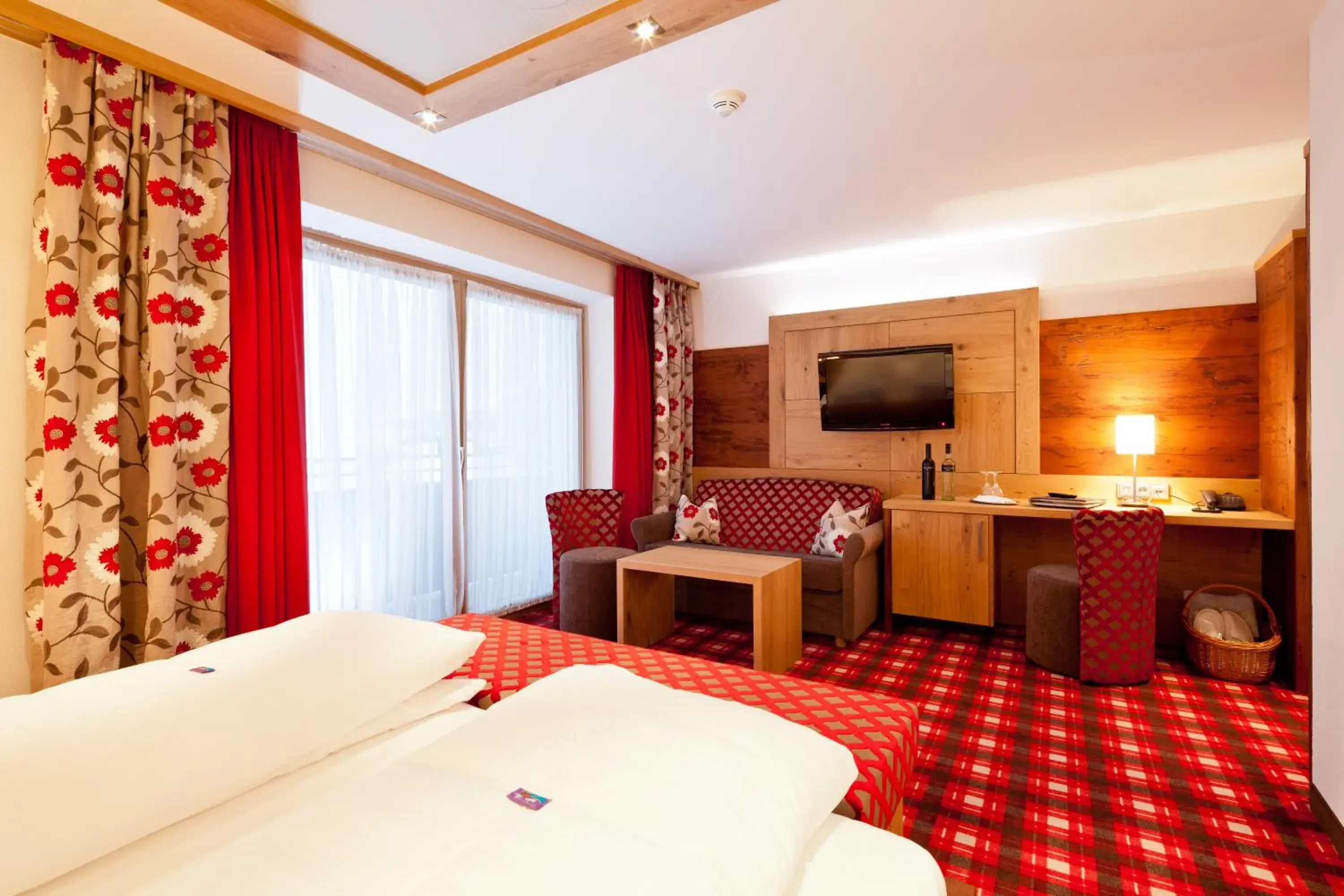 Photo of the whole room, Bed in Hotel Solaria Ischgl - 4 superior