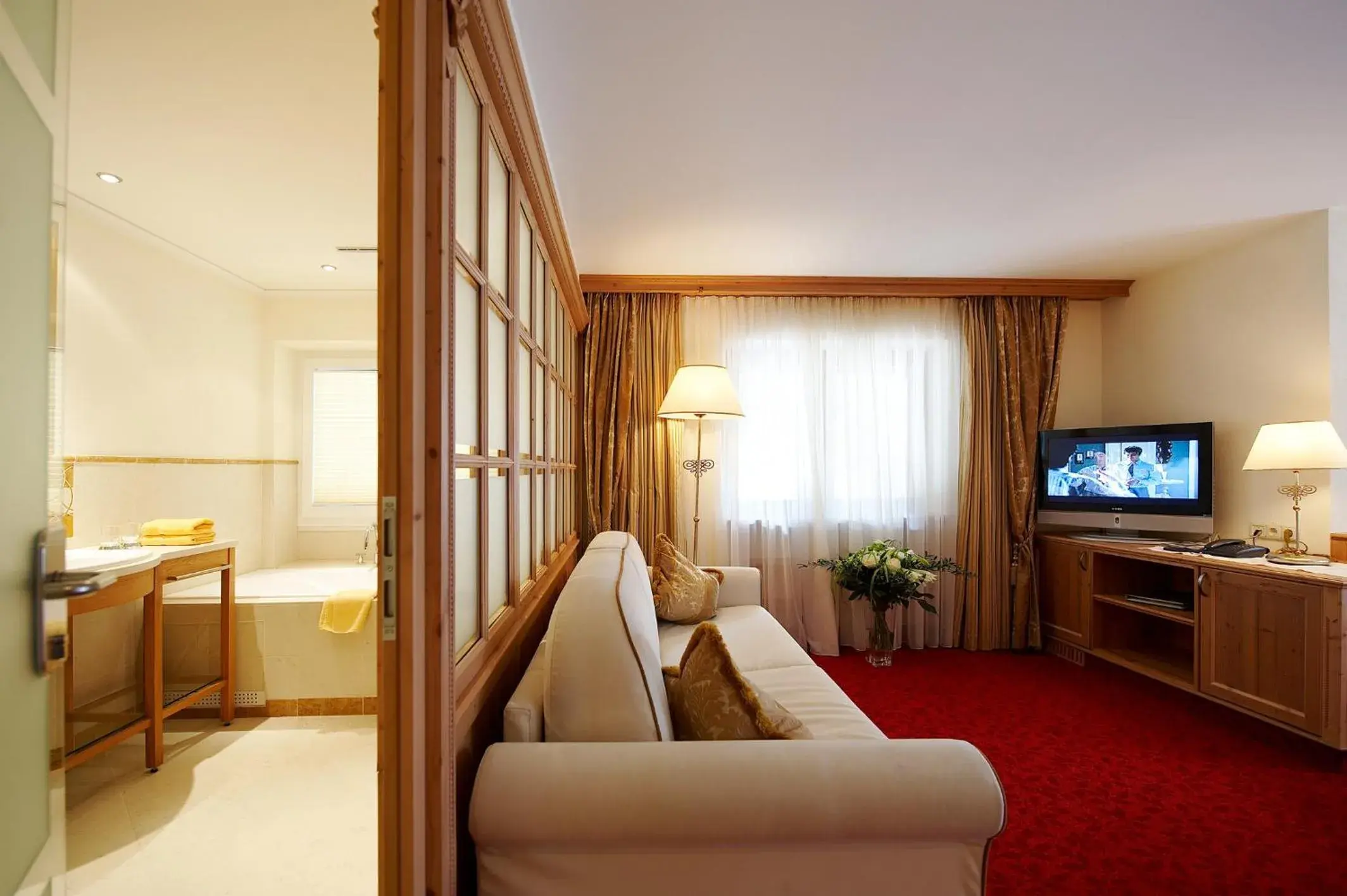 Photo of the whole room, Bed in Hotel Solaria Ischgl - 4 superior