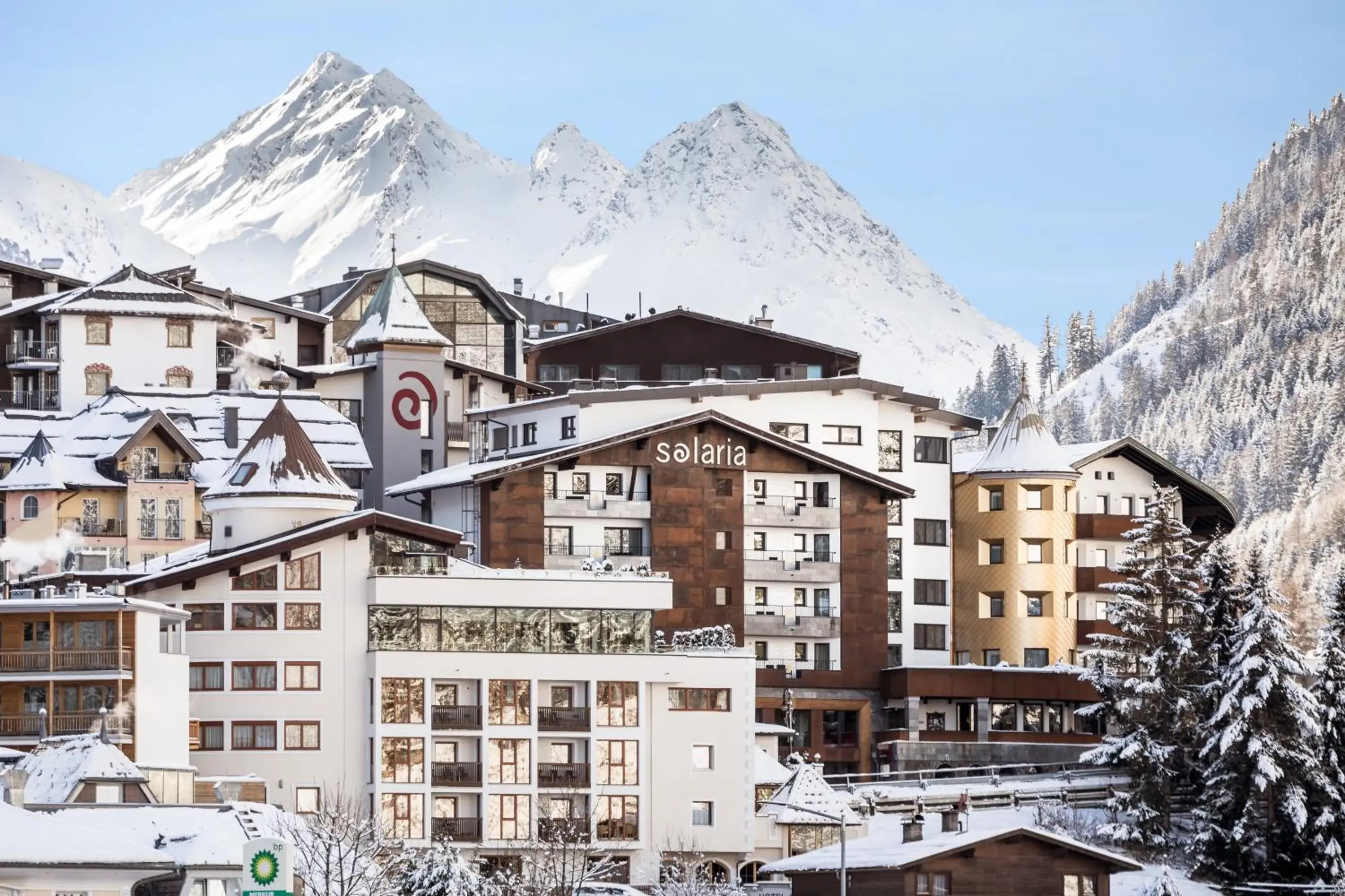 Property building, Winter in Hotel Solaria Ischgl - 4 superior