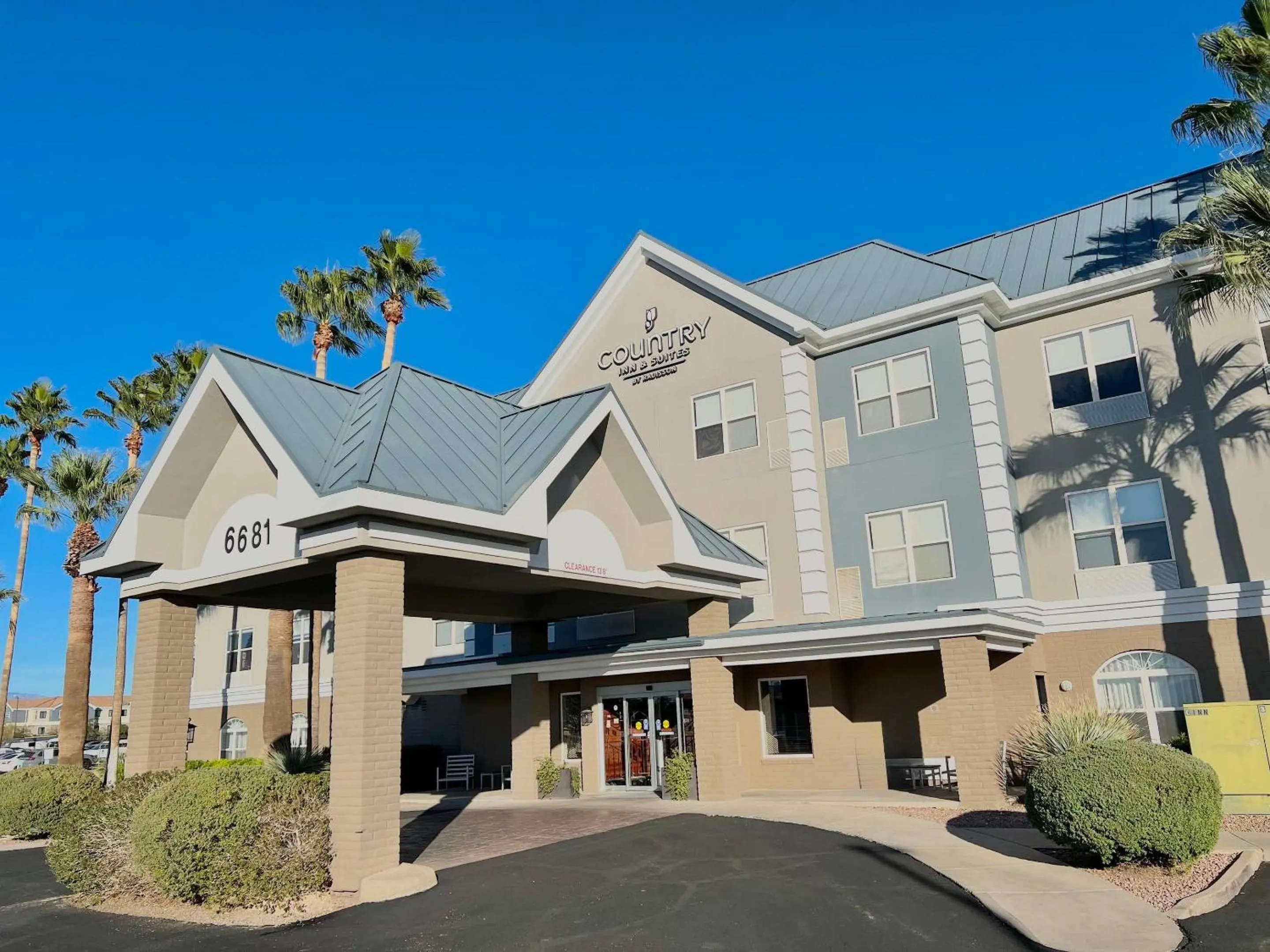 Property building in Country Inn & Suites by Radisson, Tucson Airport, AZ