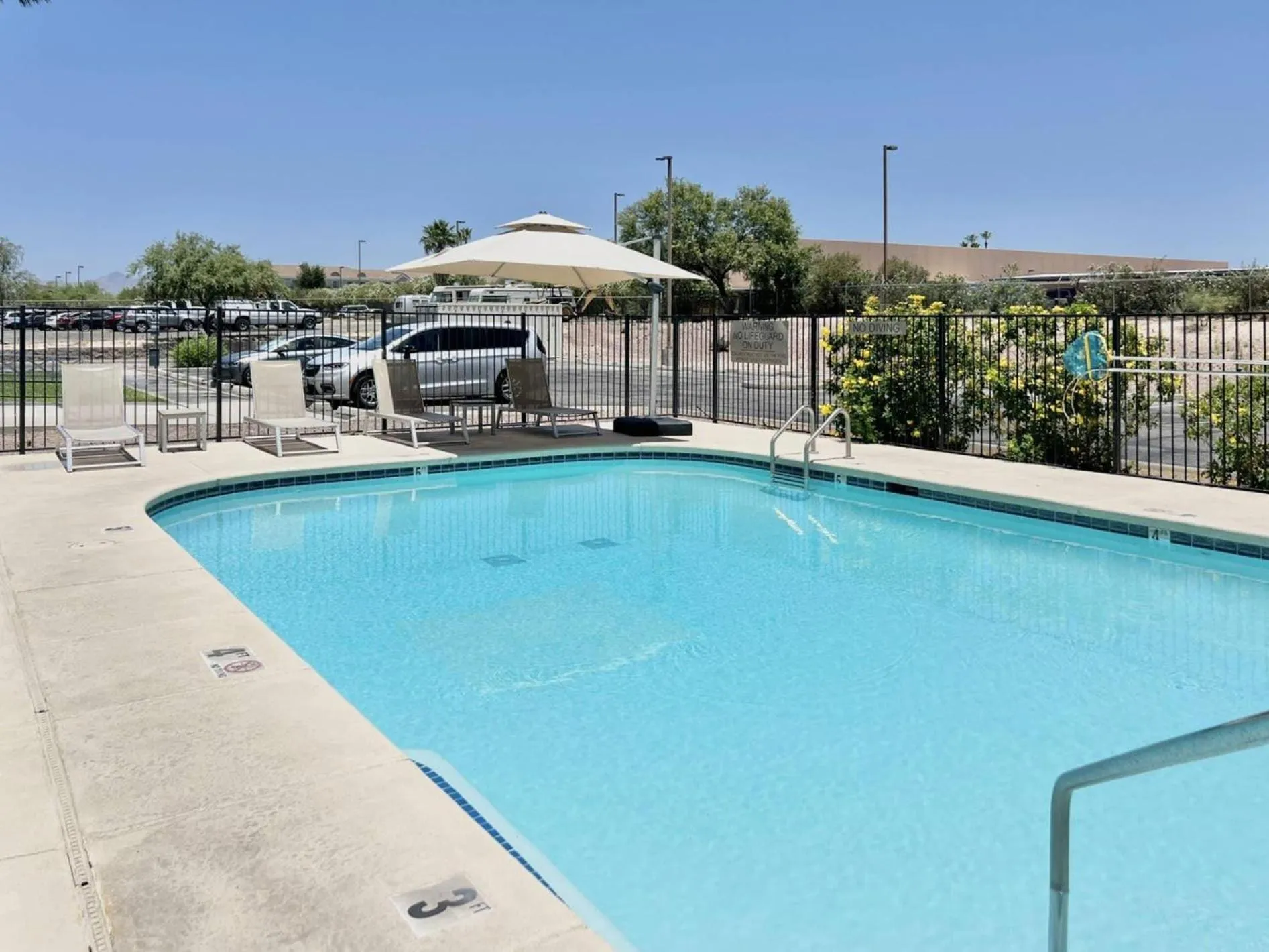 Swimming pool in Country Inn & Suites by Radisson, Tucson Airport, AZ