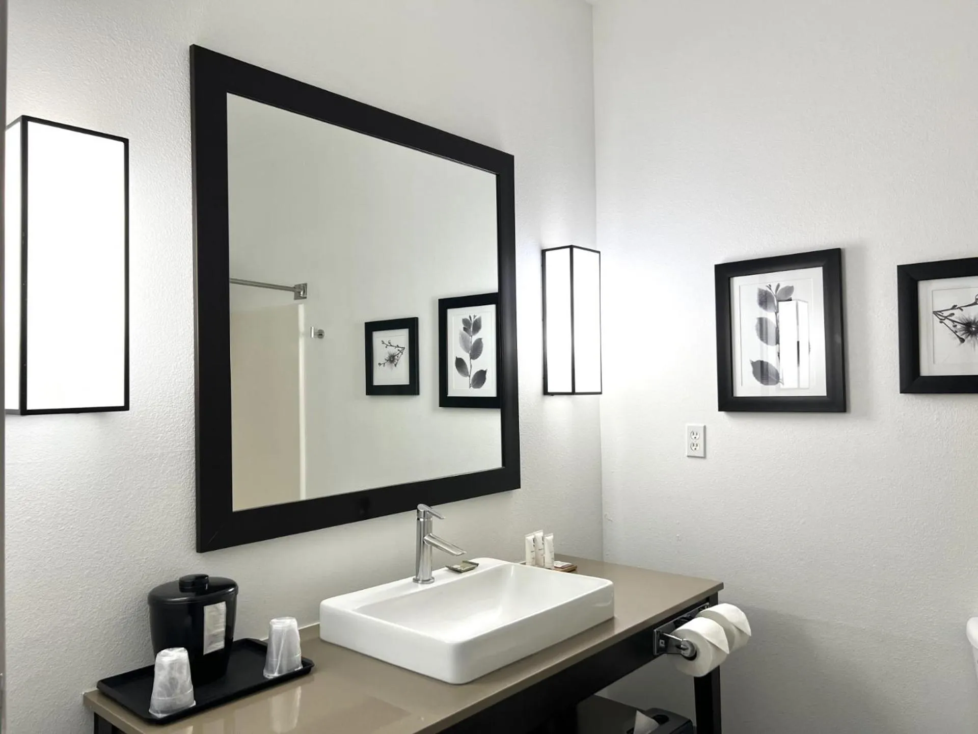 Bathroom in Country Inn & Suites by Radisson, Tucson Airport, AZ