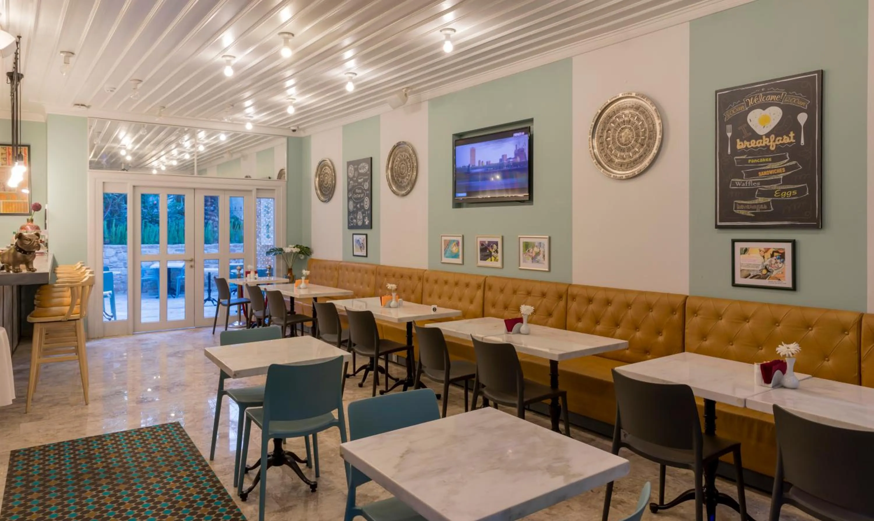 Restaurant/places to eat in Delight Deluxe Hotel