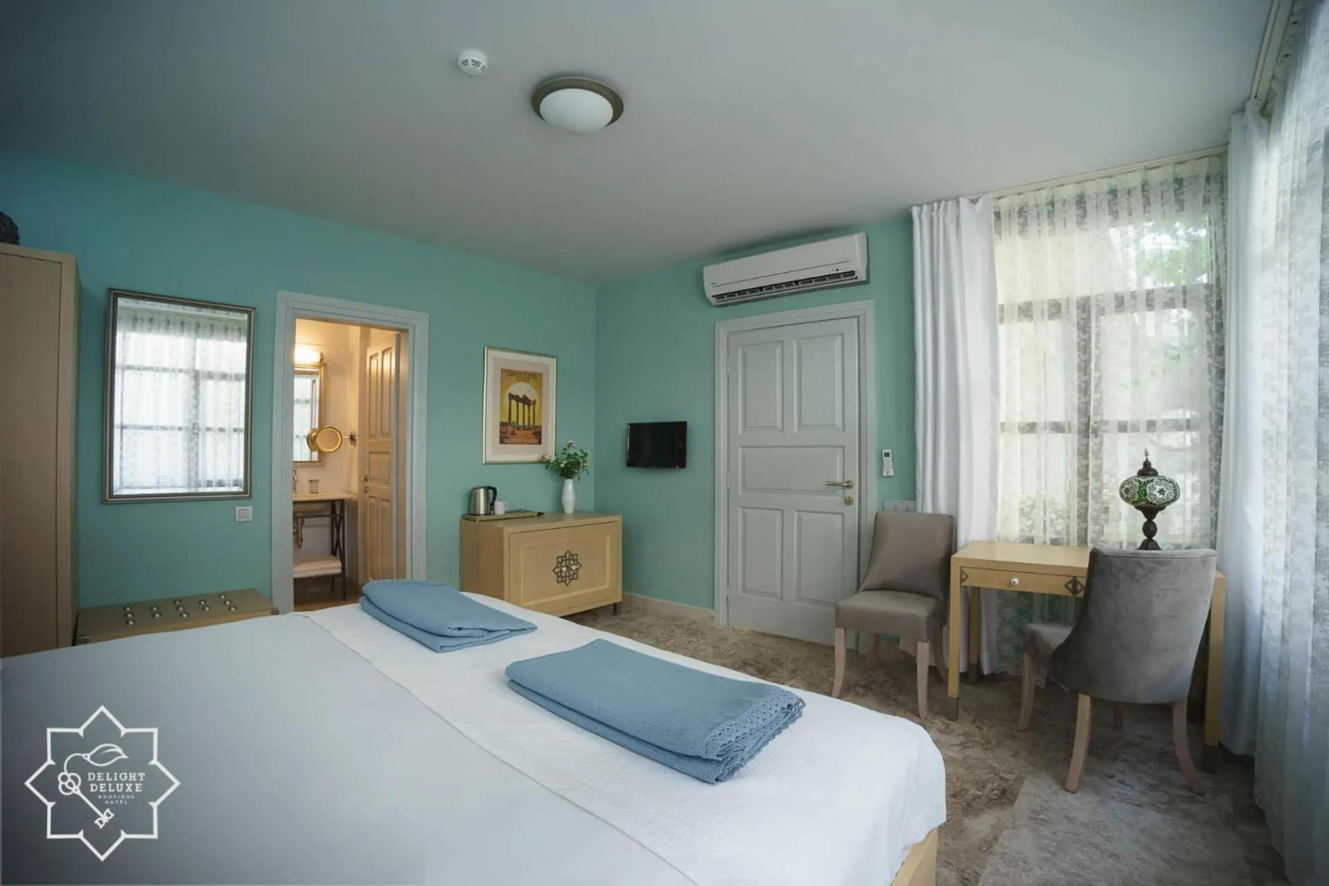 Photo of the whole room, Bed in Delight Deluxe Hotel