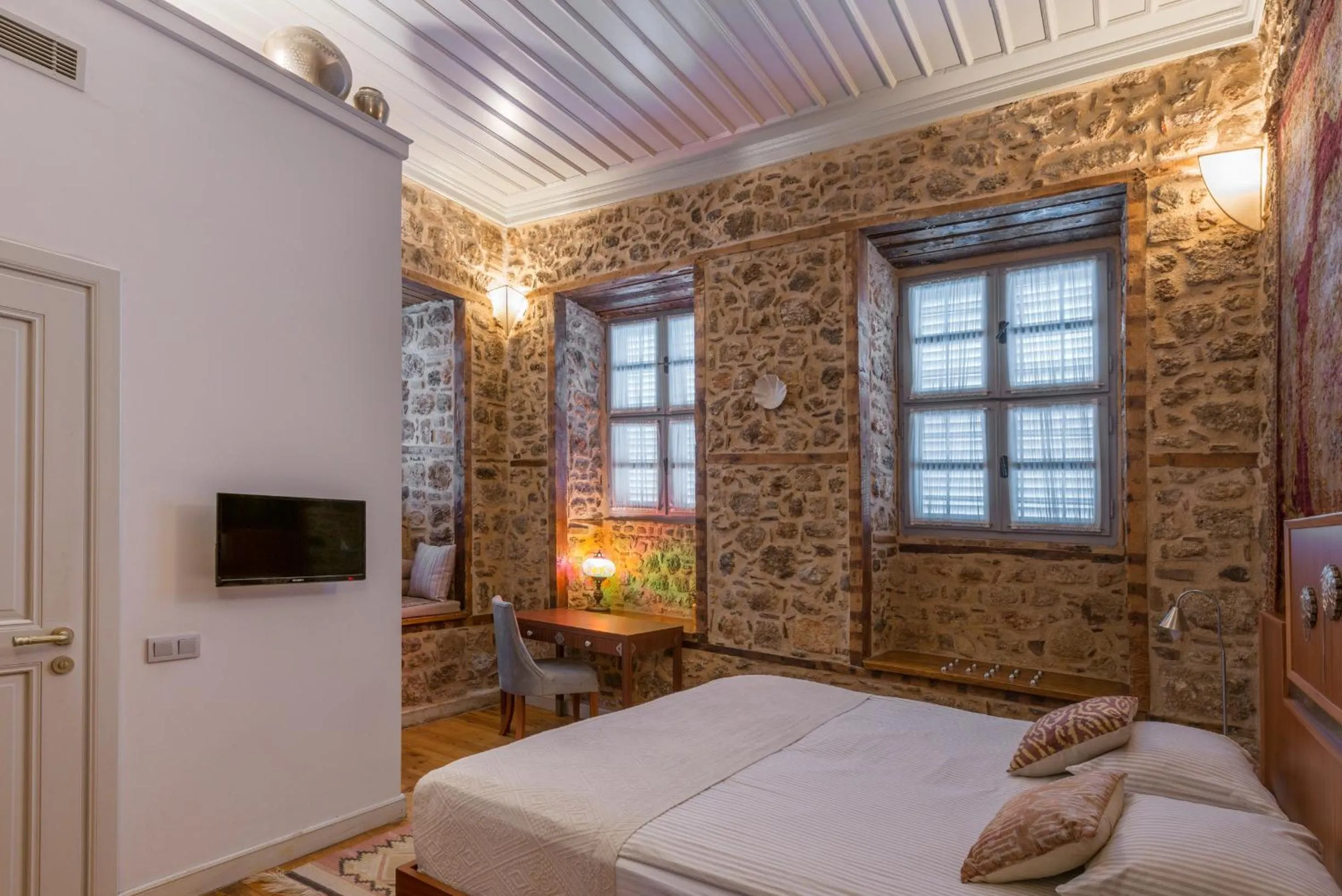 Bed in Delight Deluxe Hotel