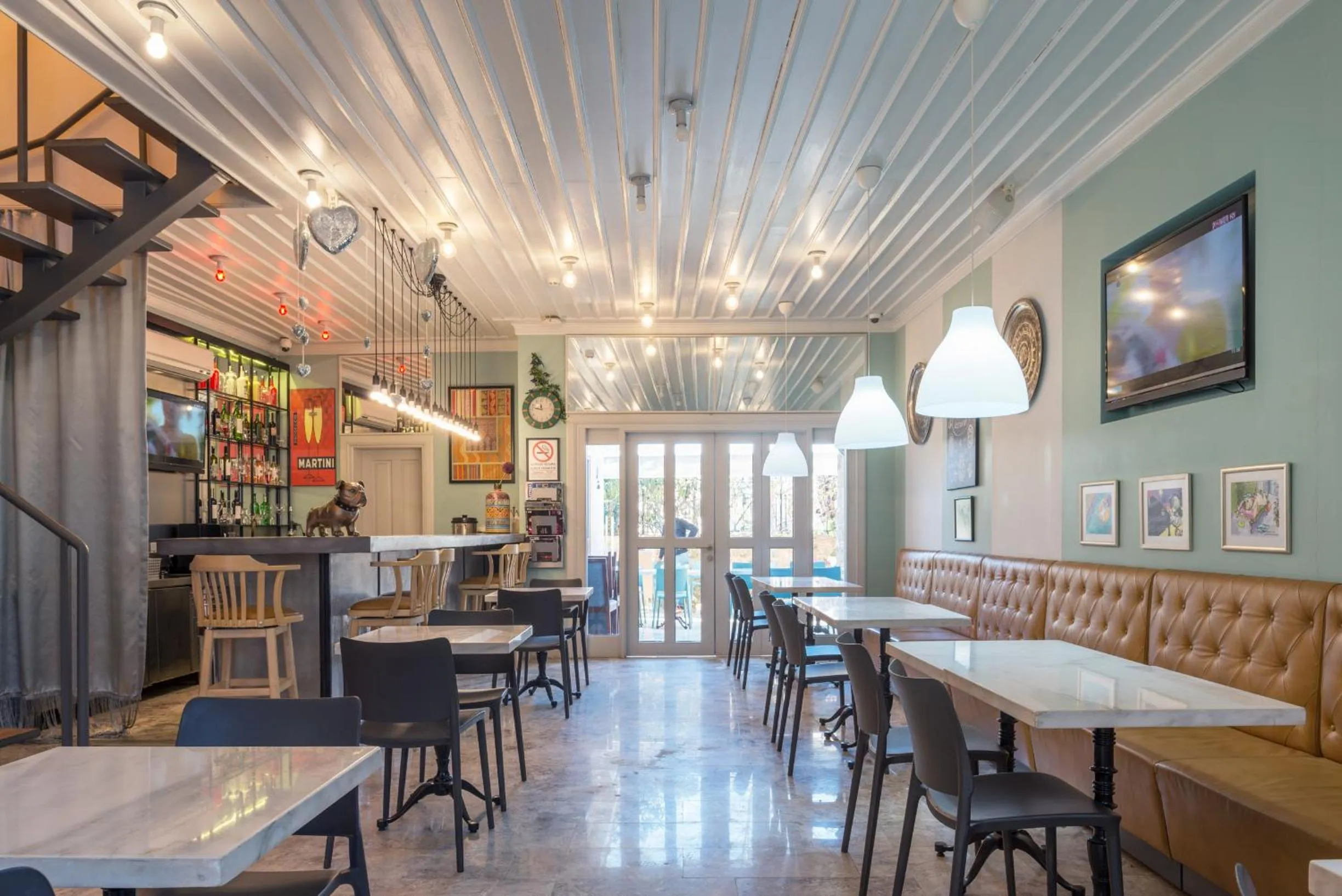 Restaurant/places to eat in Delight Deluxe Hotel