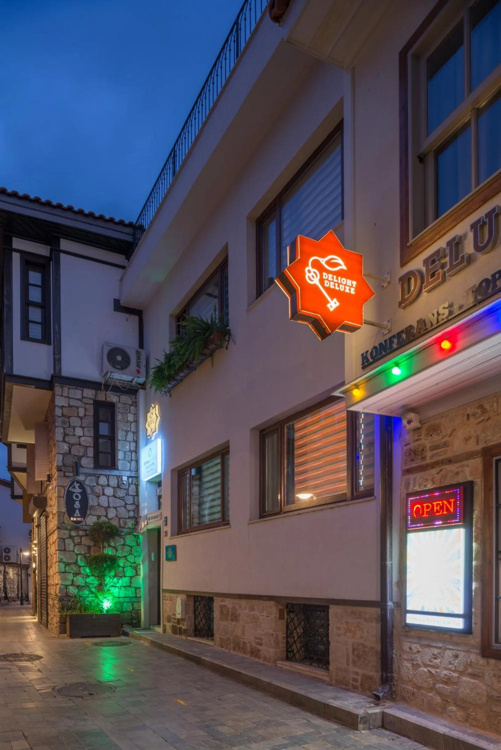 Restaurant/places to eat in Delight Deluxe Hotel