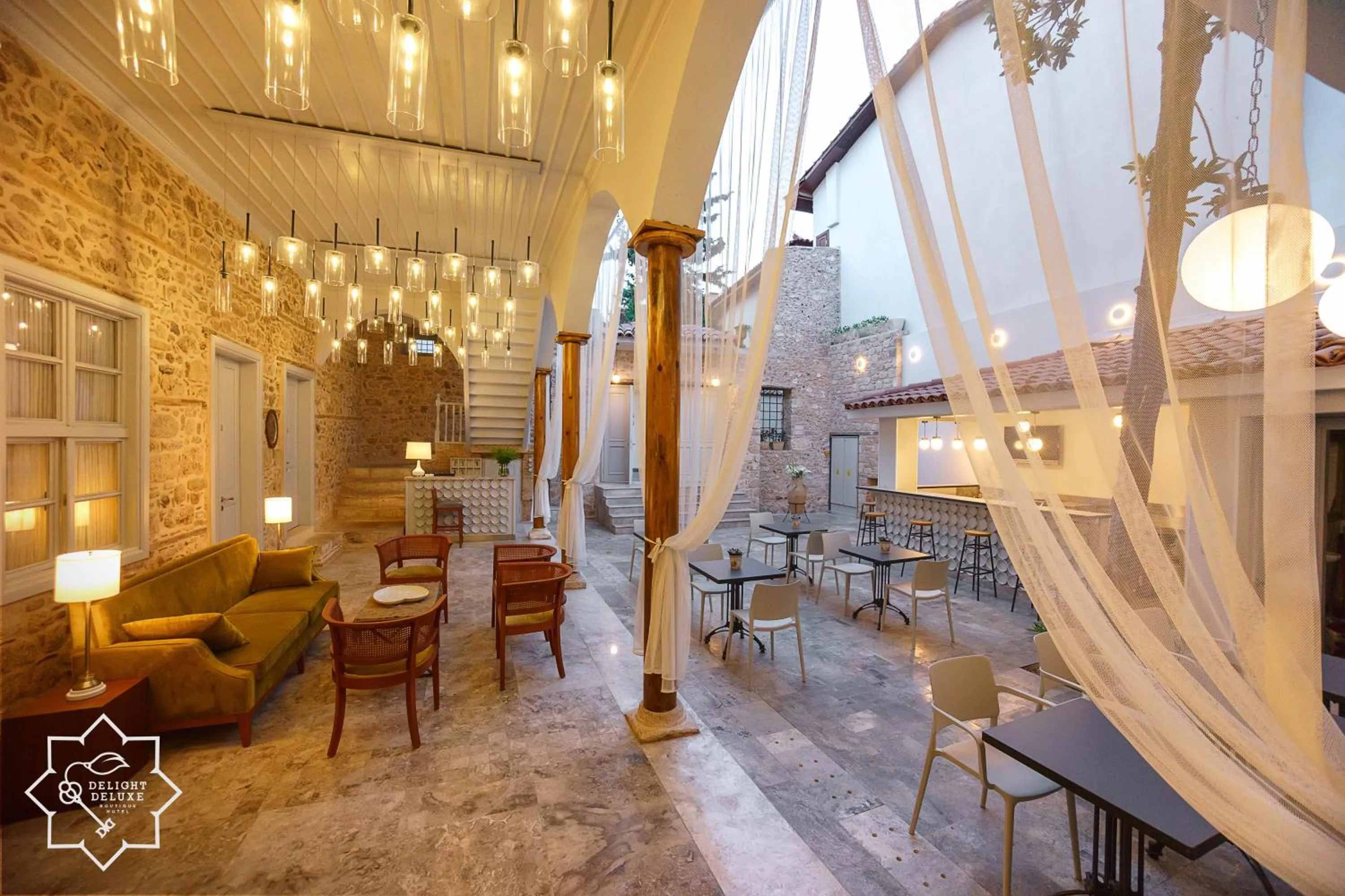 Communal lounge/ TV room in Delight Deluxe Hotel