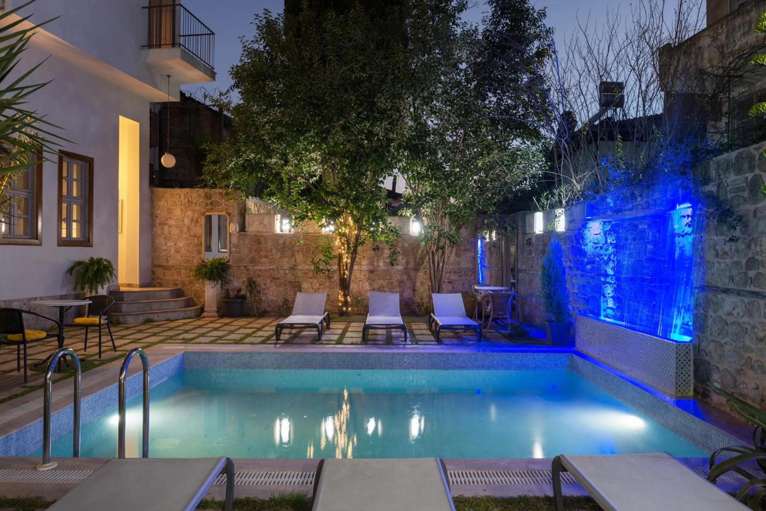 Swimming pool in Delight Deluxe Hotel