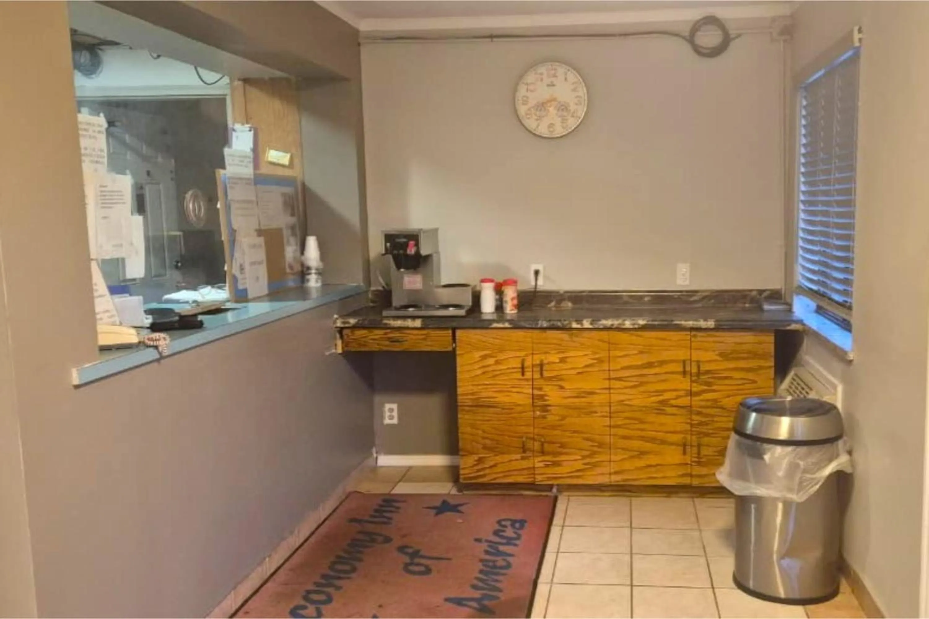 Lobby or reception in Economy Inn Merrillville By Townhouse I 65