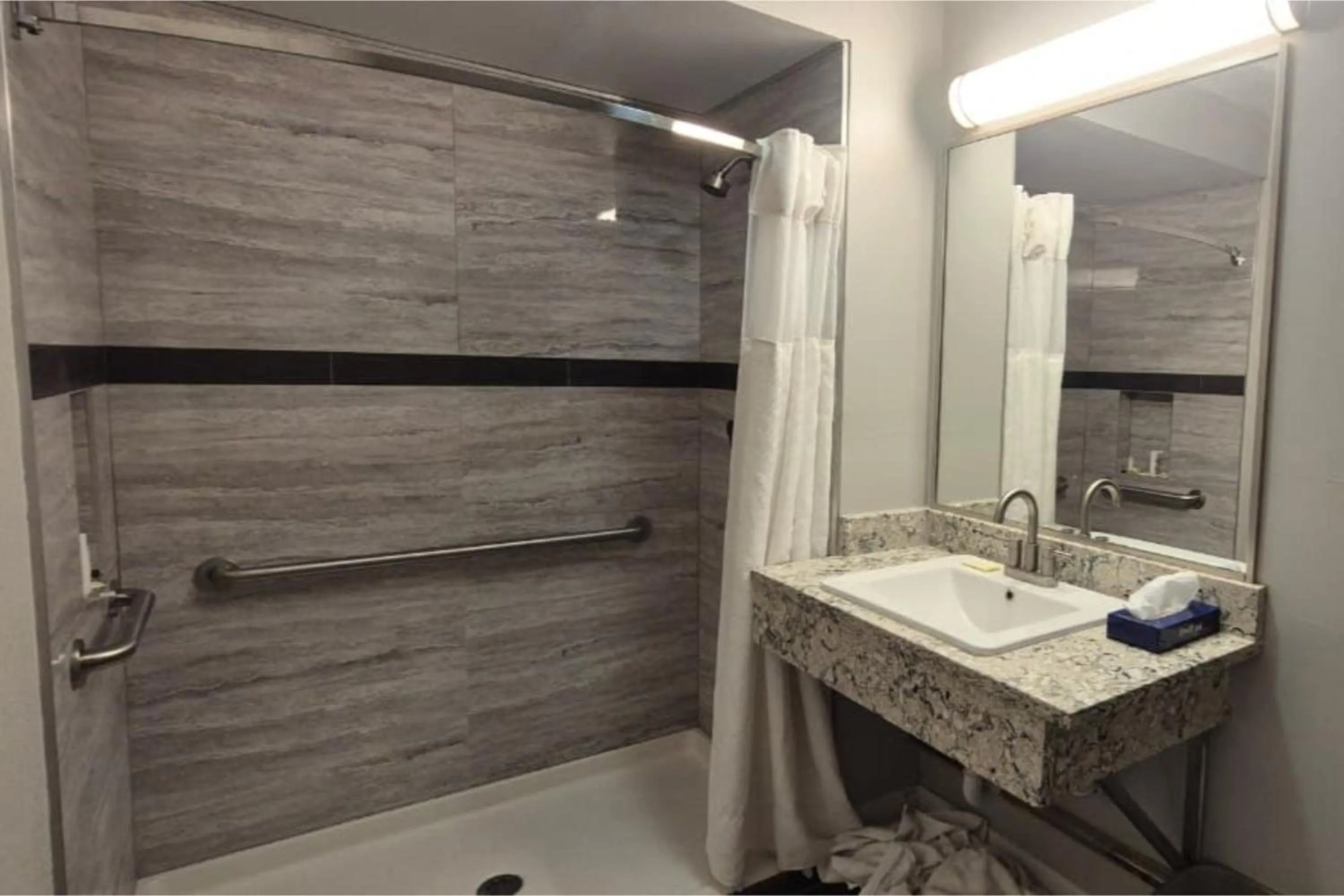 Bathroom in Economy Inn Merrillville By Townhouse I 65