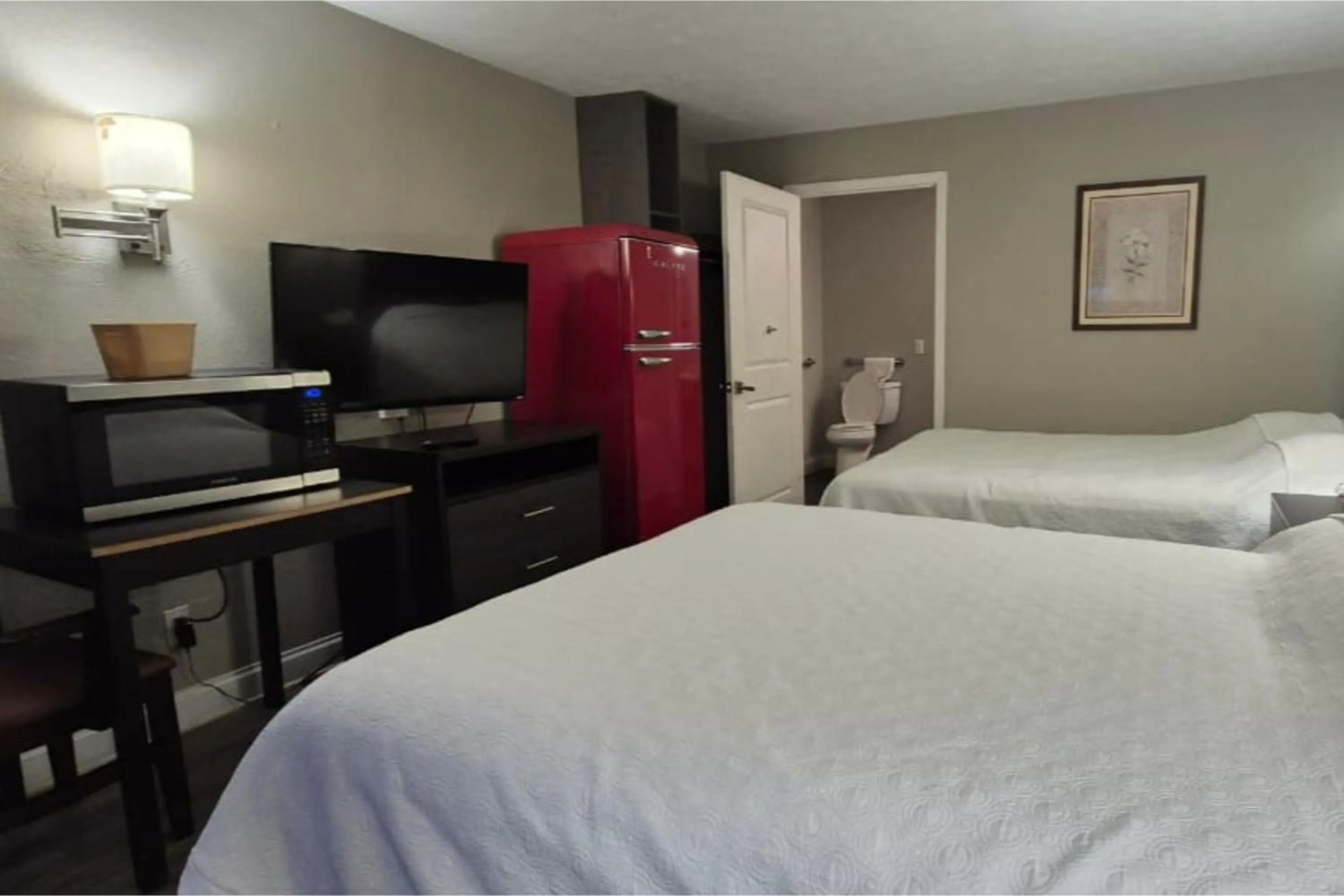 Bedroom, Bed in Economy Inn Merrillville By Townhouse I 65