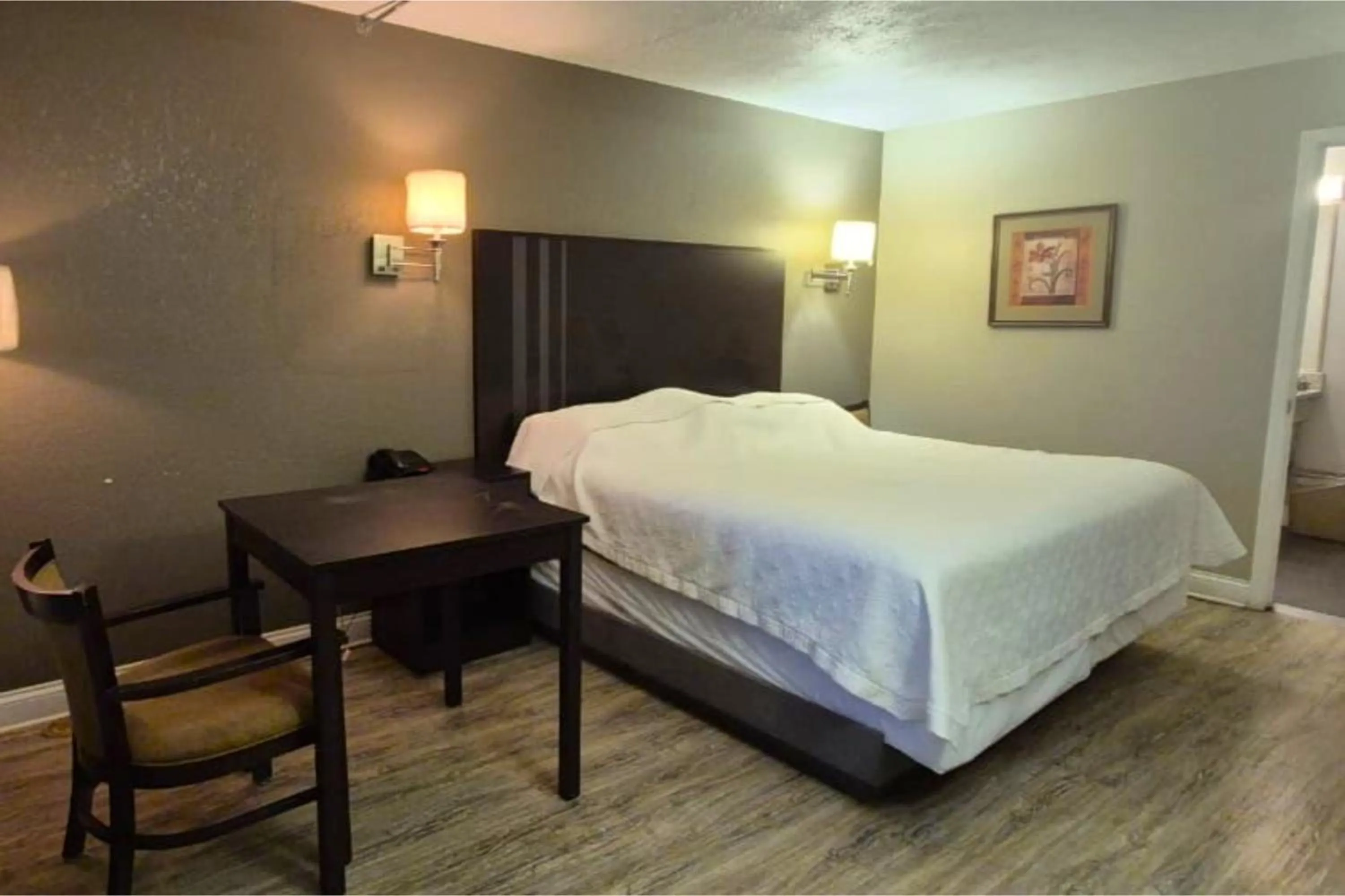 Bedroom, Bed in Economy Inn Merrillville By Townhouse I 65