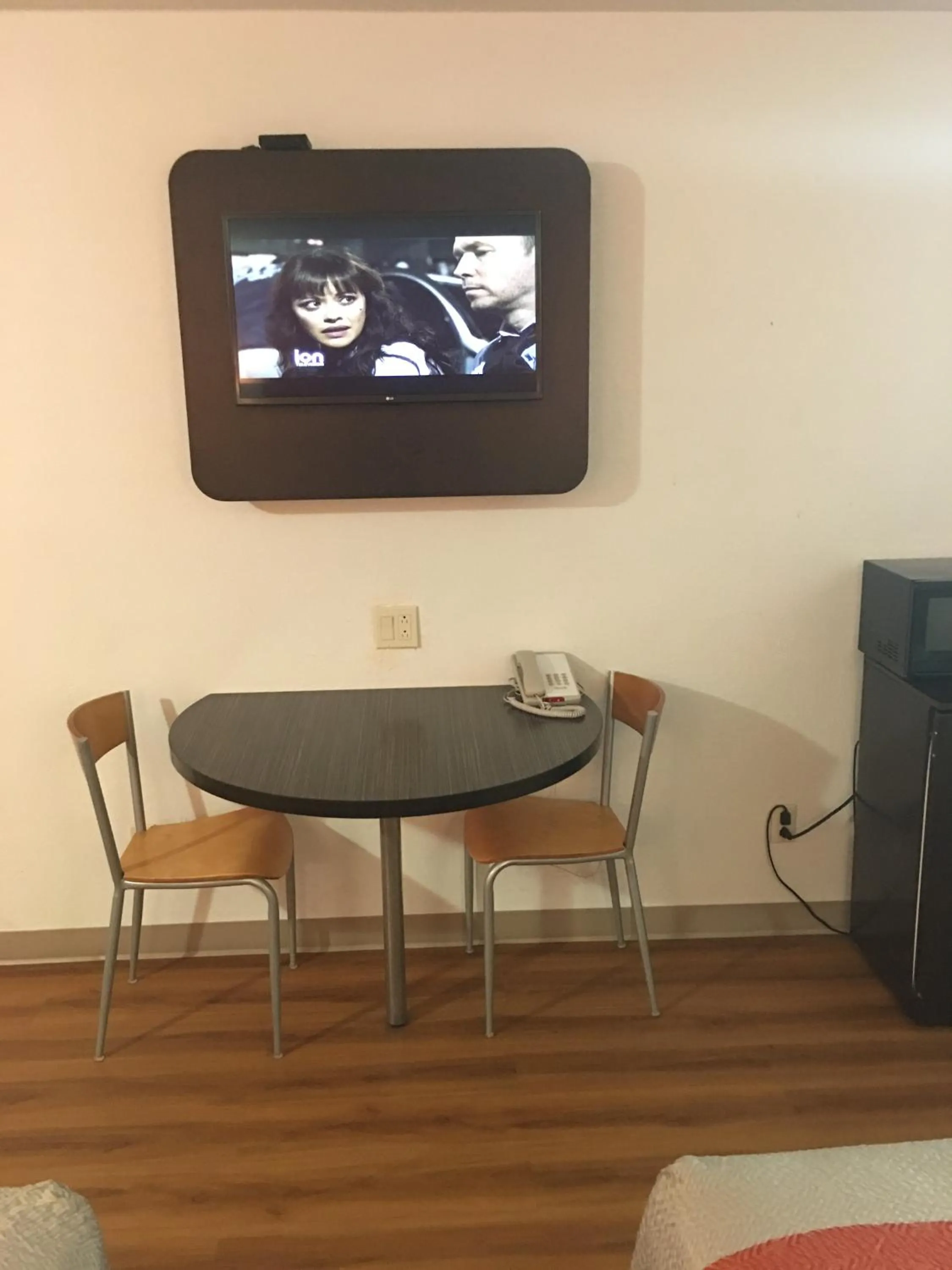 Dining area in Motel 6-Apache Junction, AZ