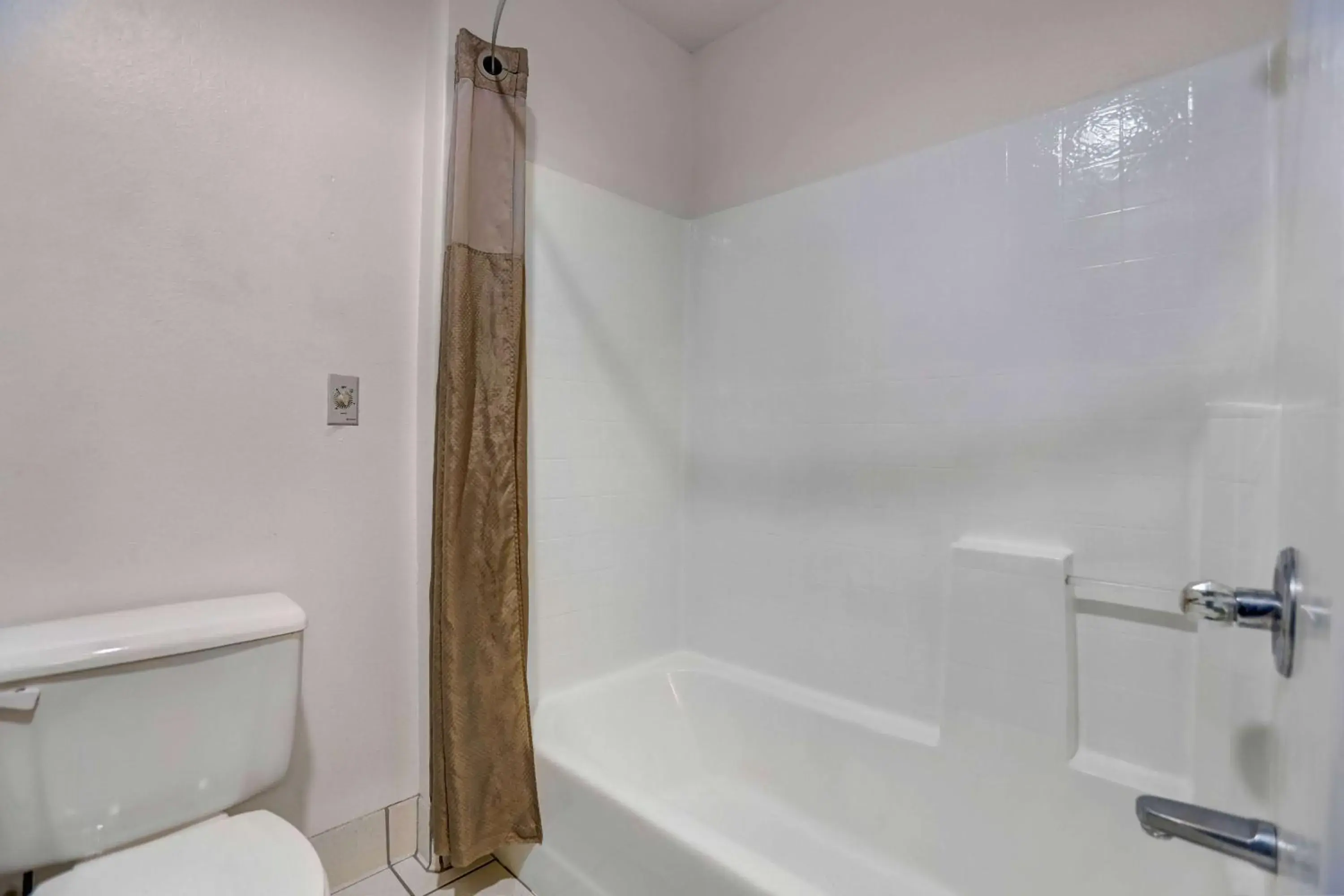 Deluxe Suite - Non-Smoking in Motel 6-Apache Junction, AZ Deluxe Suite - Non-Smoking in Motel 6-Apache Junction, AZ