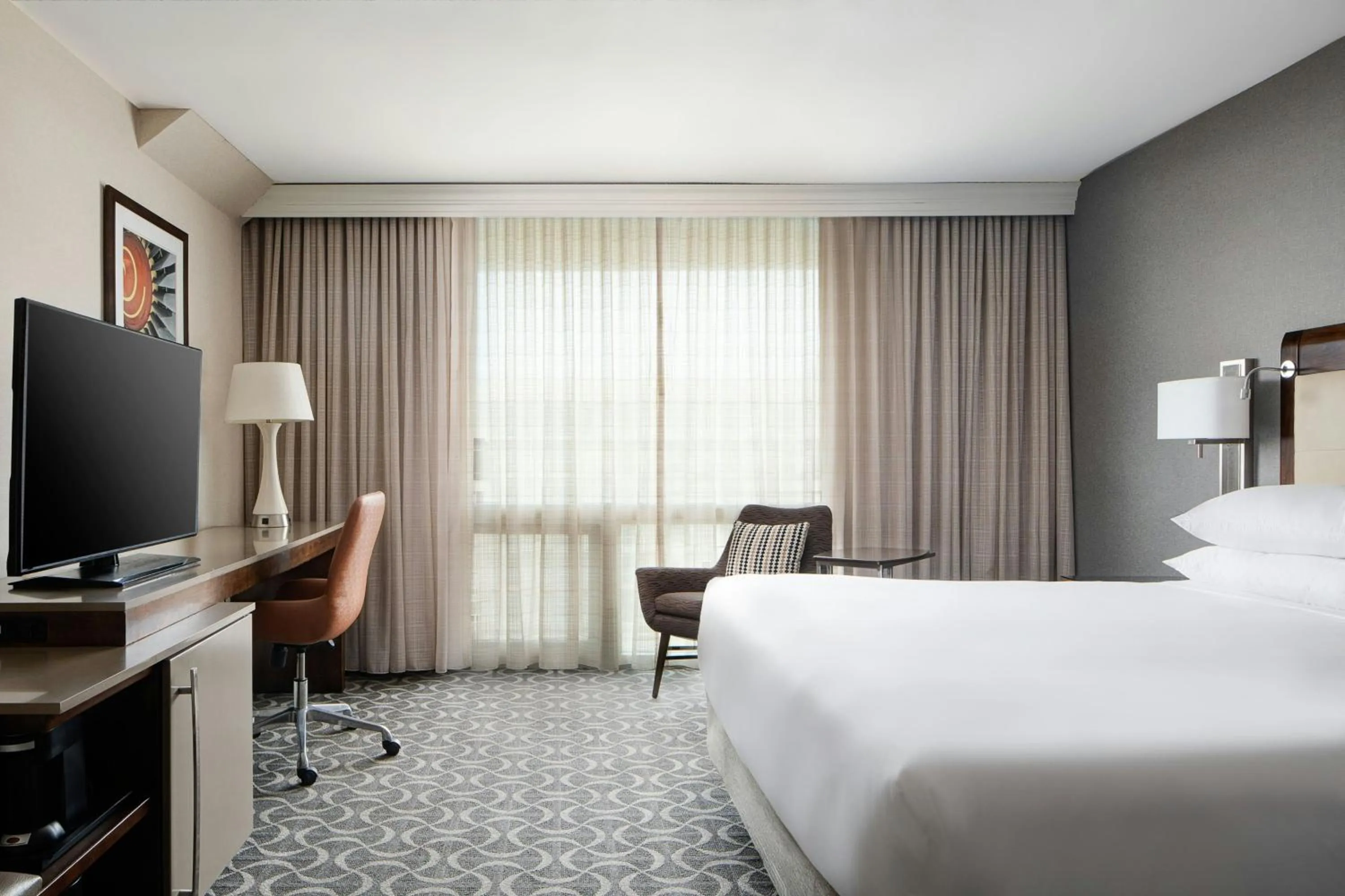 Photo of the whole room, Bed in Marriott St. Louis Airport