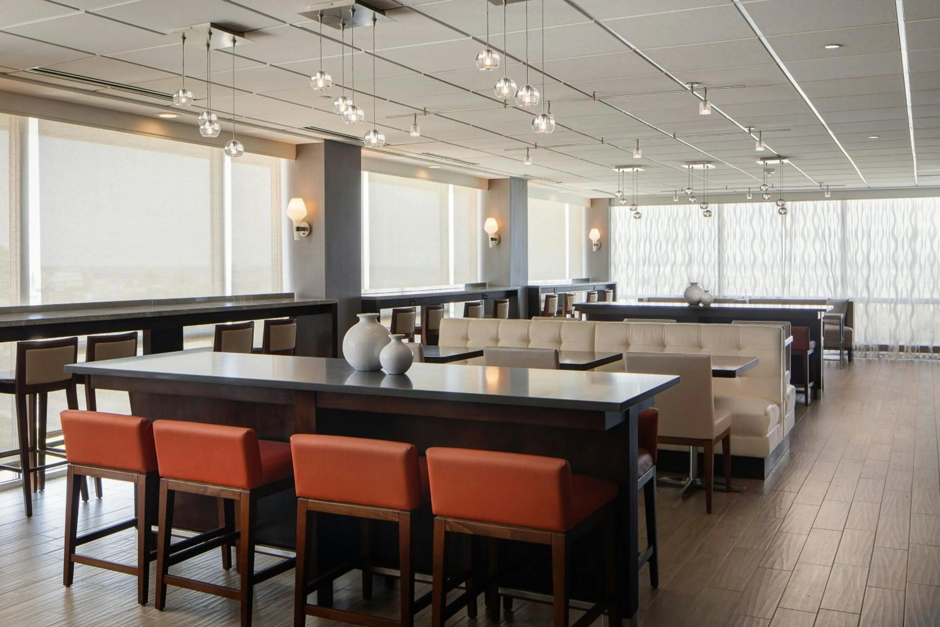 Lounge or bar in Marriott St. Louis Airport