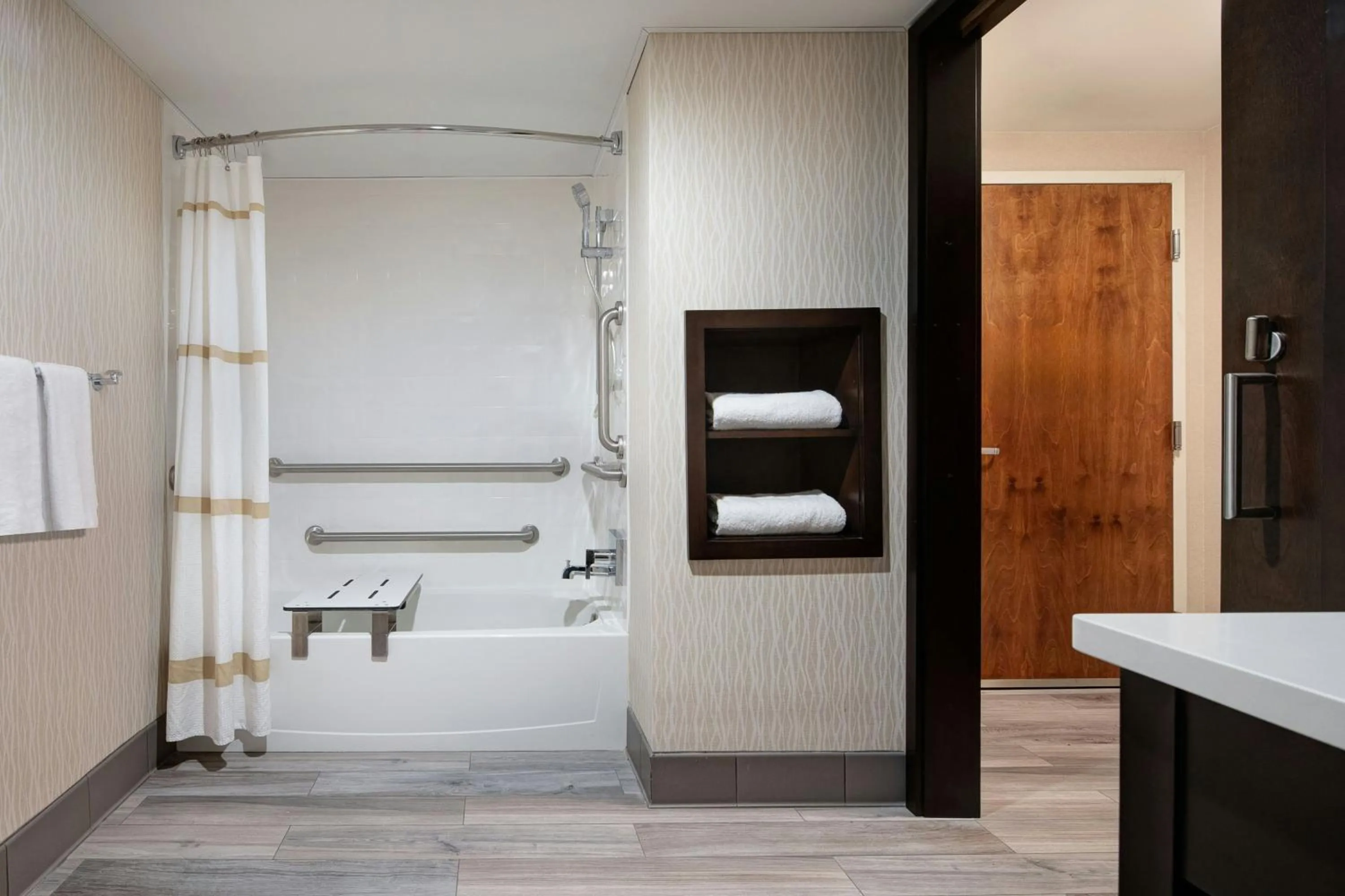 Bathroom in Marriott St. Louis Airport