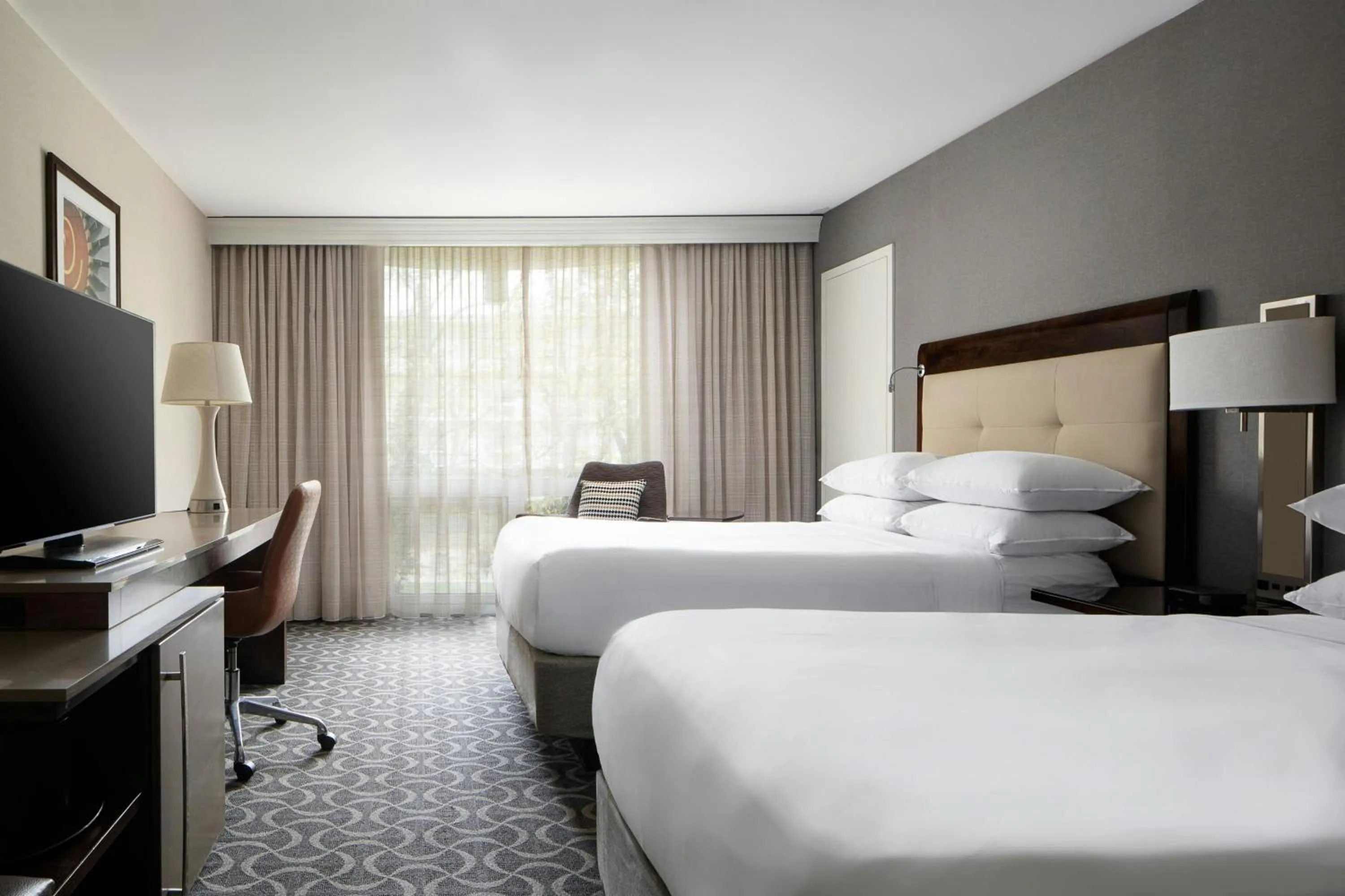 Photo of the whole room, Bed in Marriott St. Louis Airport