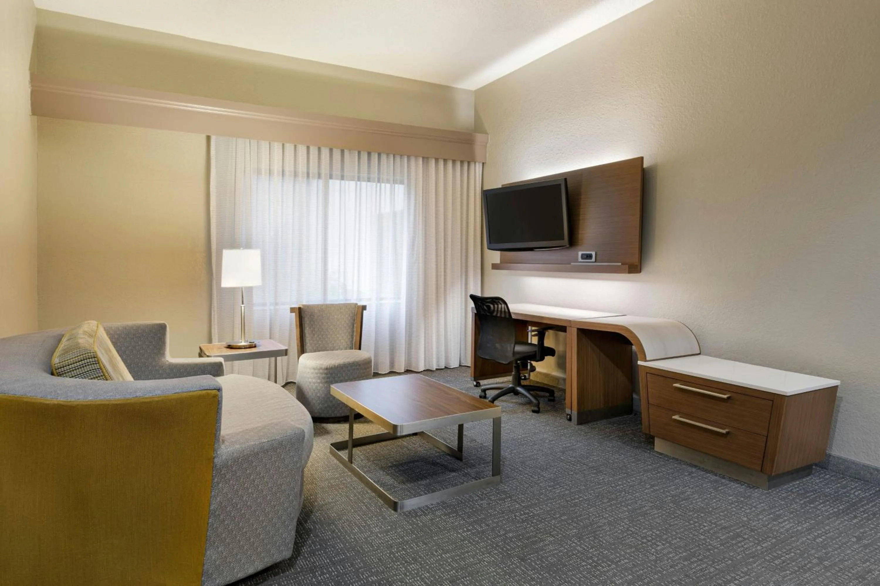 Bedroom in Courtyard St. Louis Airport/Earth City